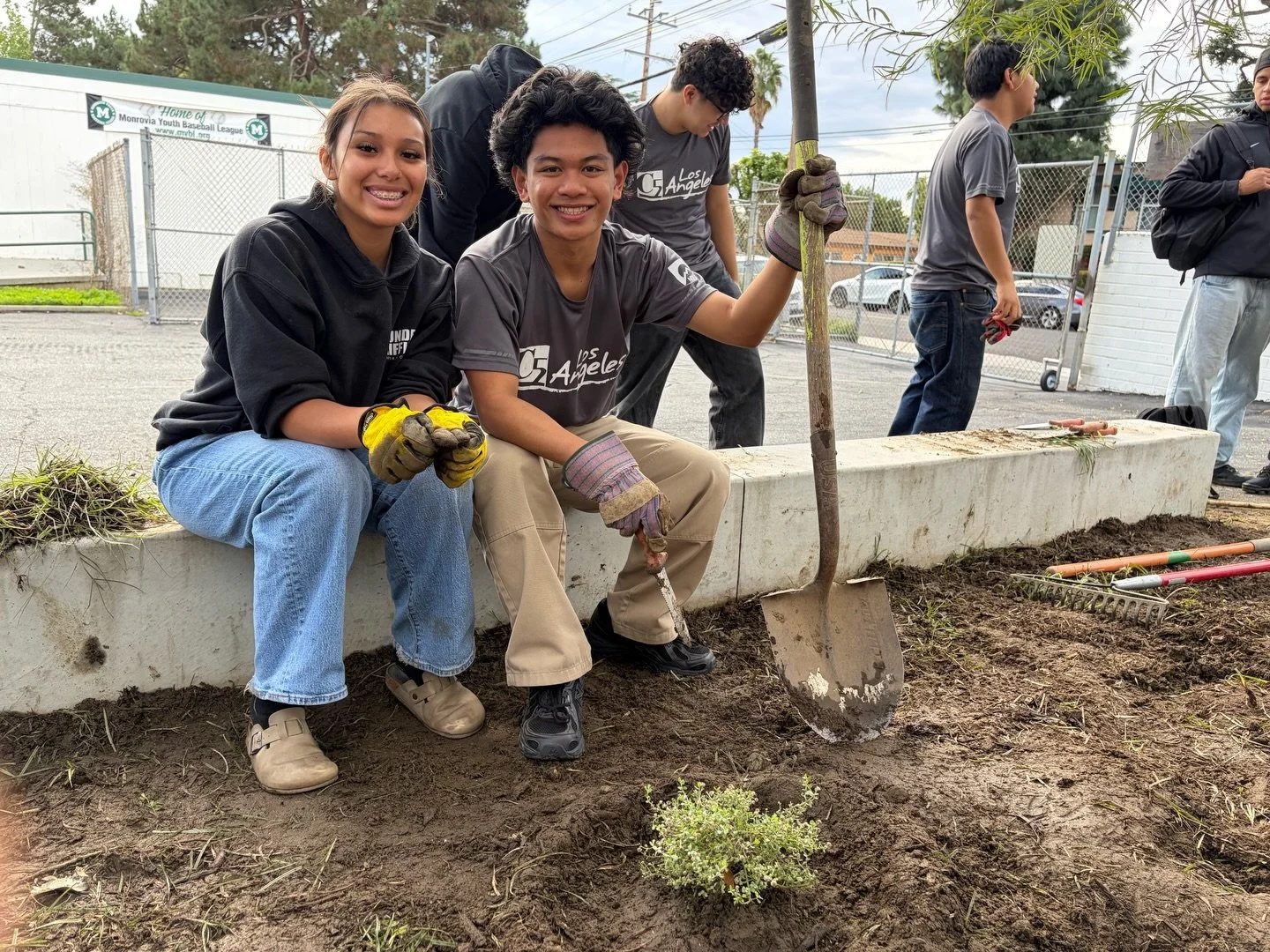 Our class of 2027 Juniors showed up BIG for their Community Action Pathway! 💪🌱

From energizers and team-building to an Urban Forestry workshop with @amigosrios, our Leaders spent the morning restoring green spaces and learning how community-driven