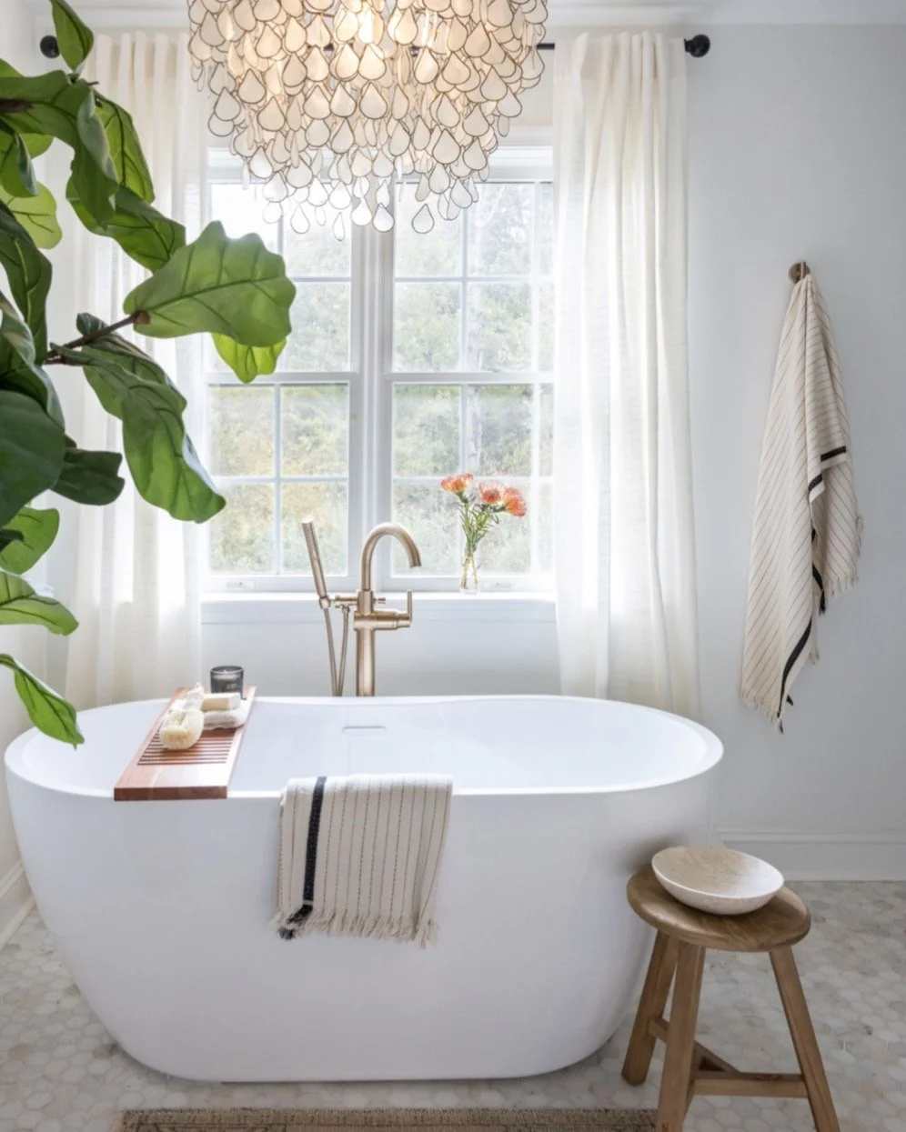 A moment of calm before the week ahead. 

Project | Flanders
Contractor | @policano_construction
Photographer | @tracigilesphotography

For this project and others, visit PolicanoConstructionGroup.com

#policanoconstructiongroup
#homerenovations #hom