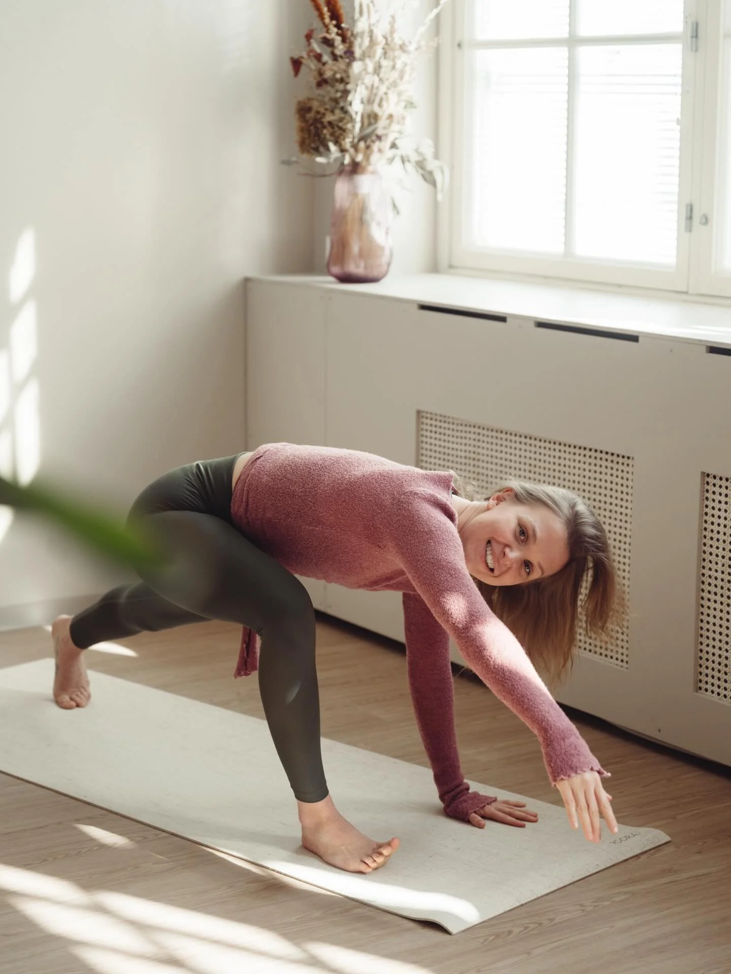 Onnea @rootstampere 2v. ✨

Olen niin kiitollinen ett&auml; olen saanut ohjata joogaa Rootsilla jo kaksi vuotta! 🤍 Roots Tampereen yhteis&ouml; on antanut tilan kasvaa joogaohjaajana, kiitos kaikille ihanille tunneilla k&auml;vij&ouml;ille ja kolleeg