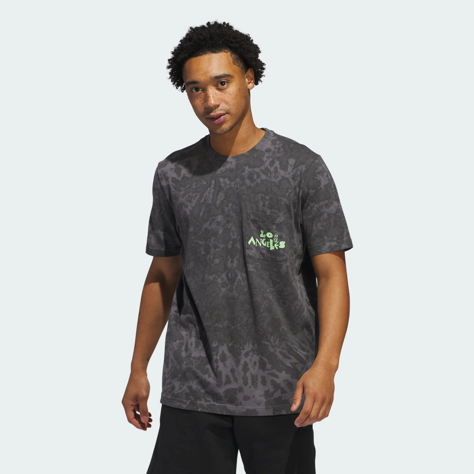 LA_GFX_StoryPKT_Grey_IS3304_21_model.jpg