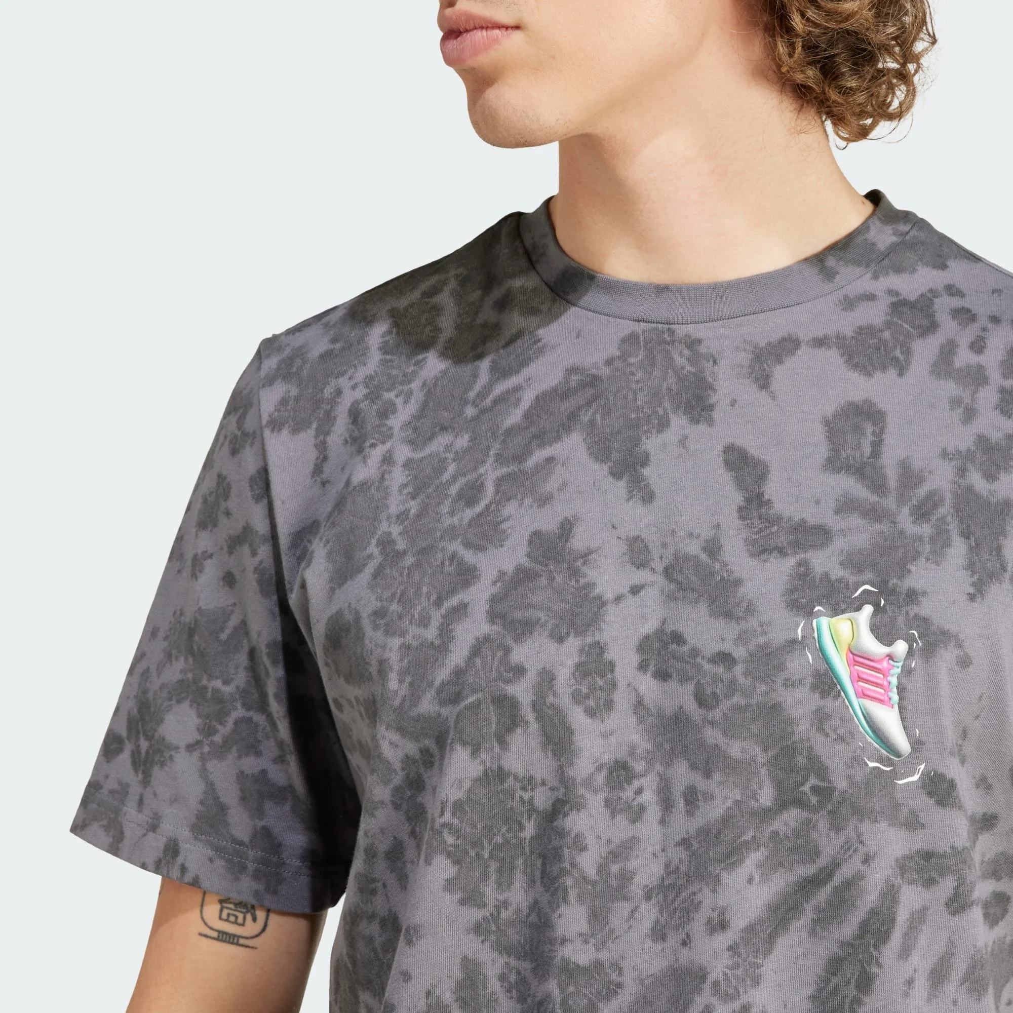 Summer_Fun_Sneaker_Graphic_Tee_Black_IR5840_42_detail.jpg