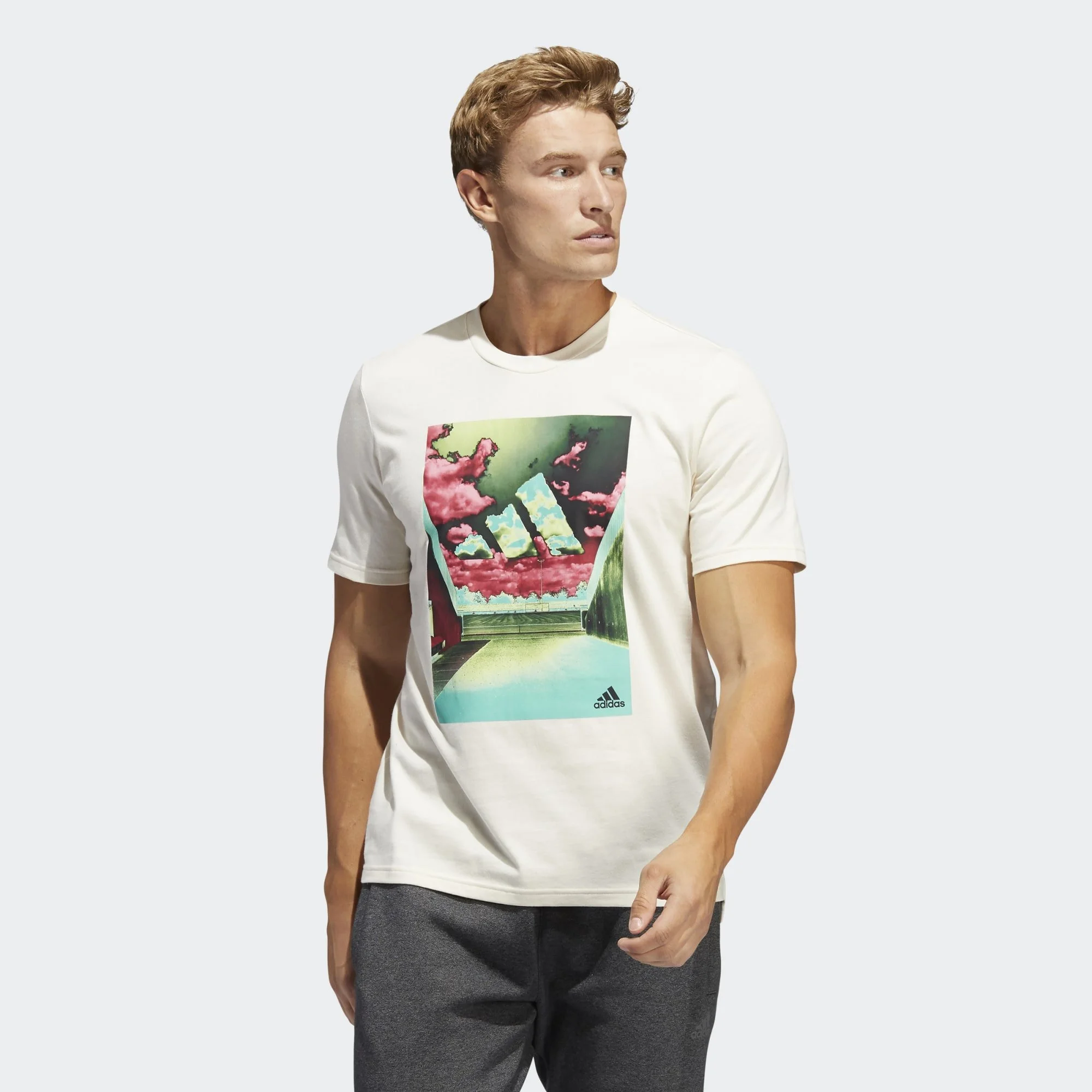 M_HEAT_G_S_T_White_HE2309_21_model.jpg