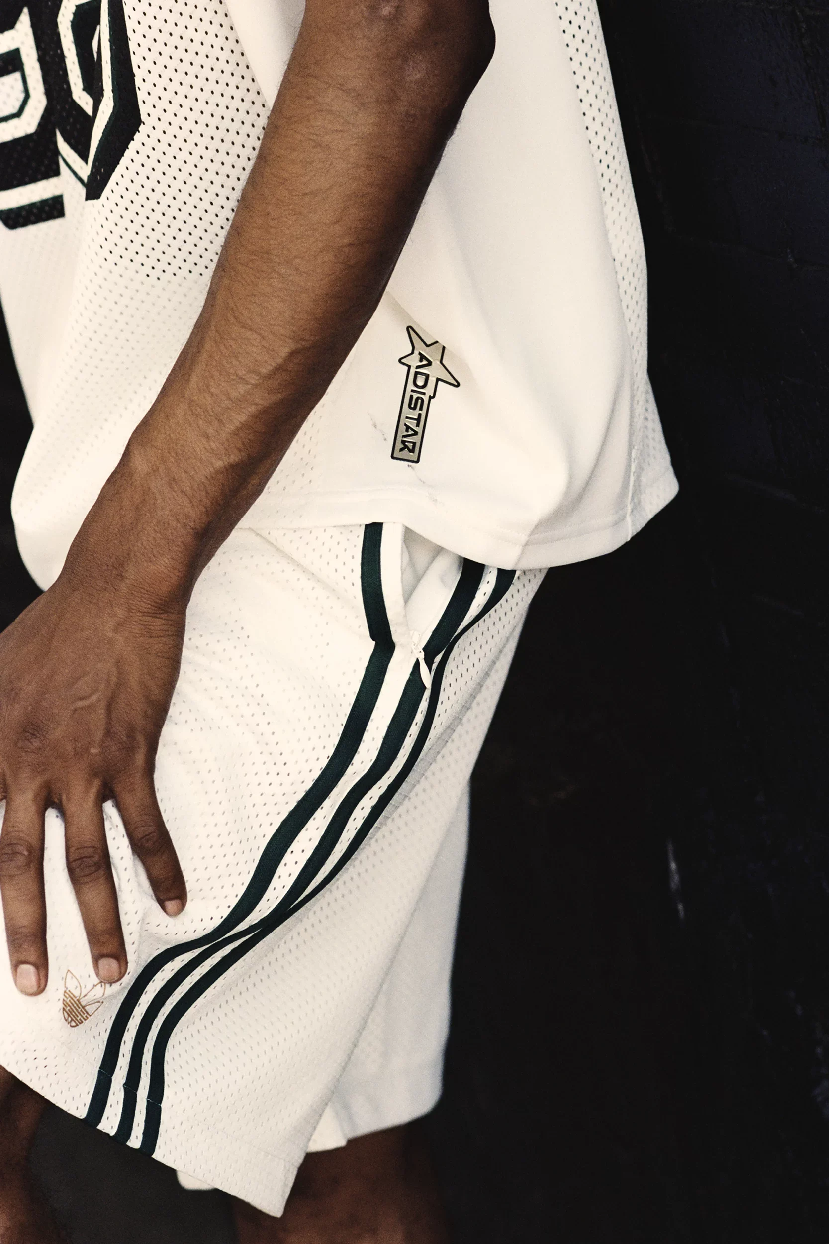 adidas-tyshawn-jersey-white-ice-gold-metallic-collegiate-green-1.webp