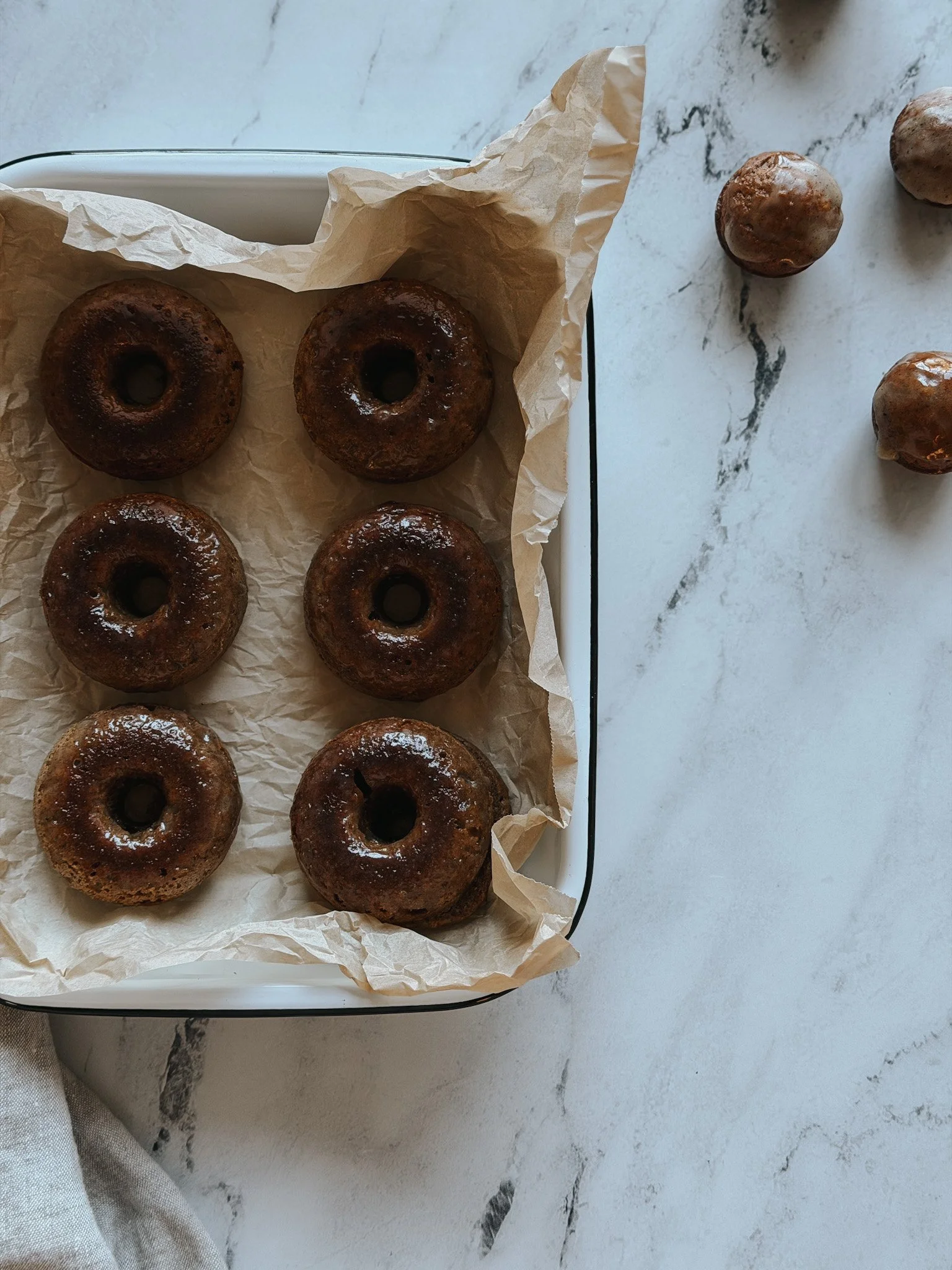 Brown Sugar &amp; Nutmeg Glazed Cake Donuts