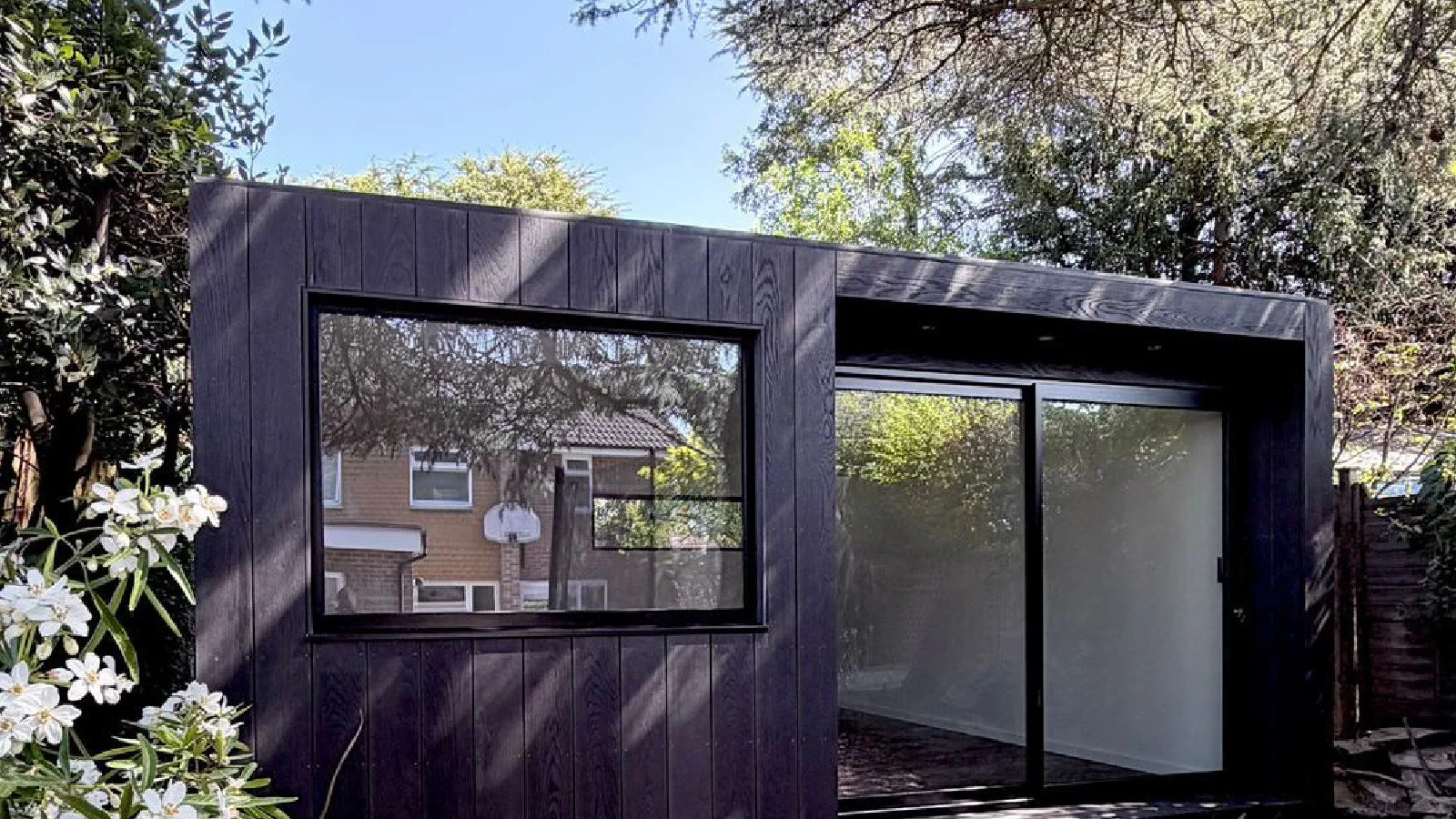 Bespoke multi-use garden room built by Backyard Cabins in Twyford, Berkshire