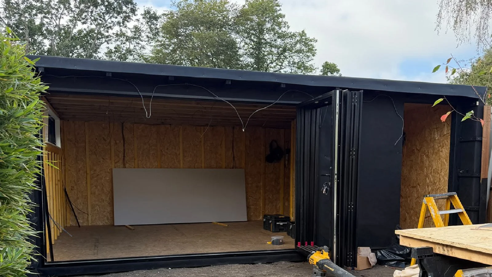 Bespoke Garden Room in Wokingham with Integrated Storage and Extended Decking