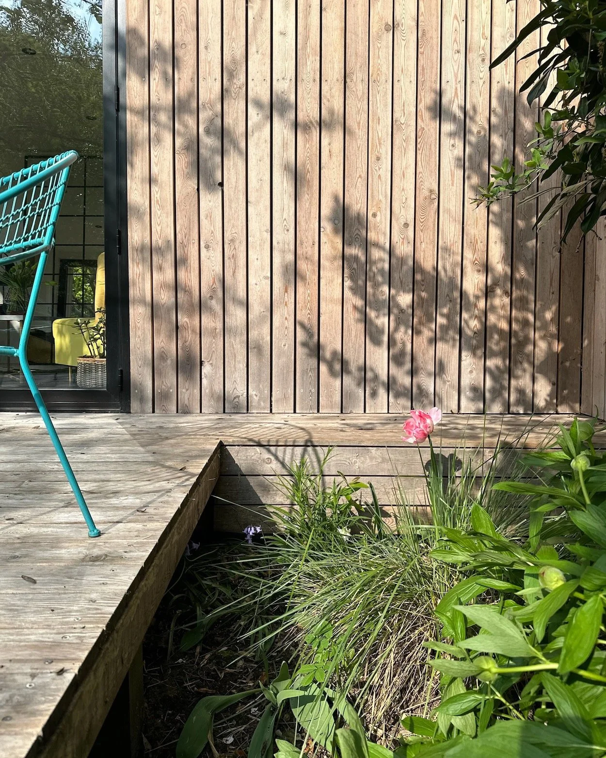 Luxury timber garden room designed for modern outdoor living in Oxfordshire