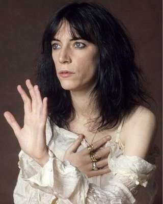 Our forever muse. Patti Smith in colour, photographed by Lynn Goldsmith, 1976-78. If you don't already follow @thisispattismith, do so immediately. She is an oracle and a joy.
#PattiSmith
#LynnGoldsmith