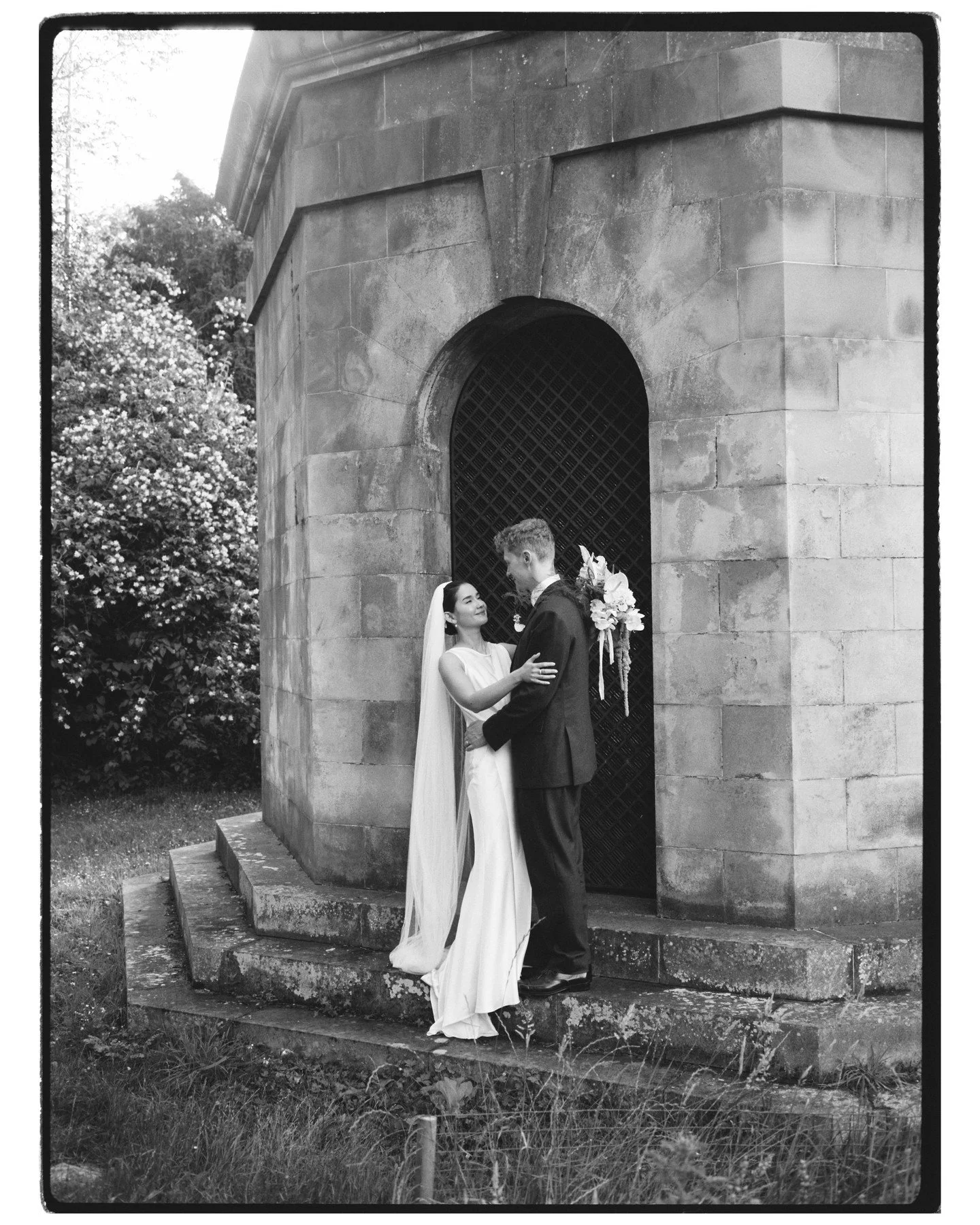 Truly magical film shots of real bride May, wearing her custom-made Rolling In Roses gown. Captured perfectly by the talented @loraineross.
.
.
#35mmwedding #35mmweddingphotography #longweddingveil #simpleweddingdress #biascutweddingdress #ethicalwed
