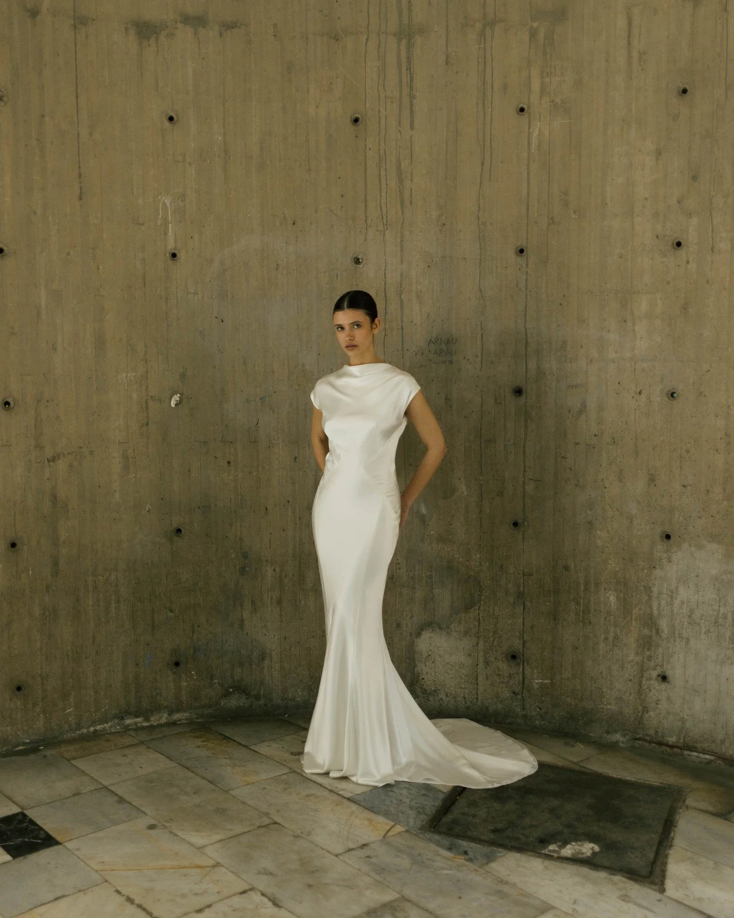 Most mainstream wedding dresses are made from virgin synthetics that will last centuries.
Ours? 94.6% certified sustainable fabrics chosen to protect forests, water, animals and people.
We do luxury without compromise.
This is the Beatrice Dress, des