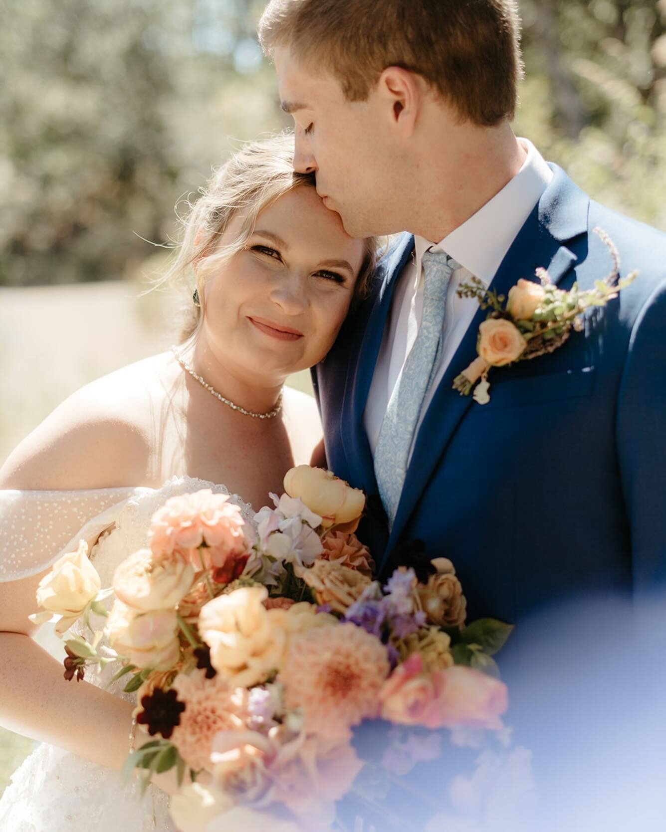 First look smiles and feels ✨
.
coordination led by Lauren
@booze_trucks
@kasiablackburn_mua
@pacificpieco
@casemacklin
 @novella_floral 
@kateamesphoto
ColumbiaWineTours 
@thegriffinhouse
@last_light_weddings
&mdash;&mdash;&mdash;&mdash;&mdash;&mdas