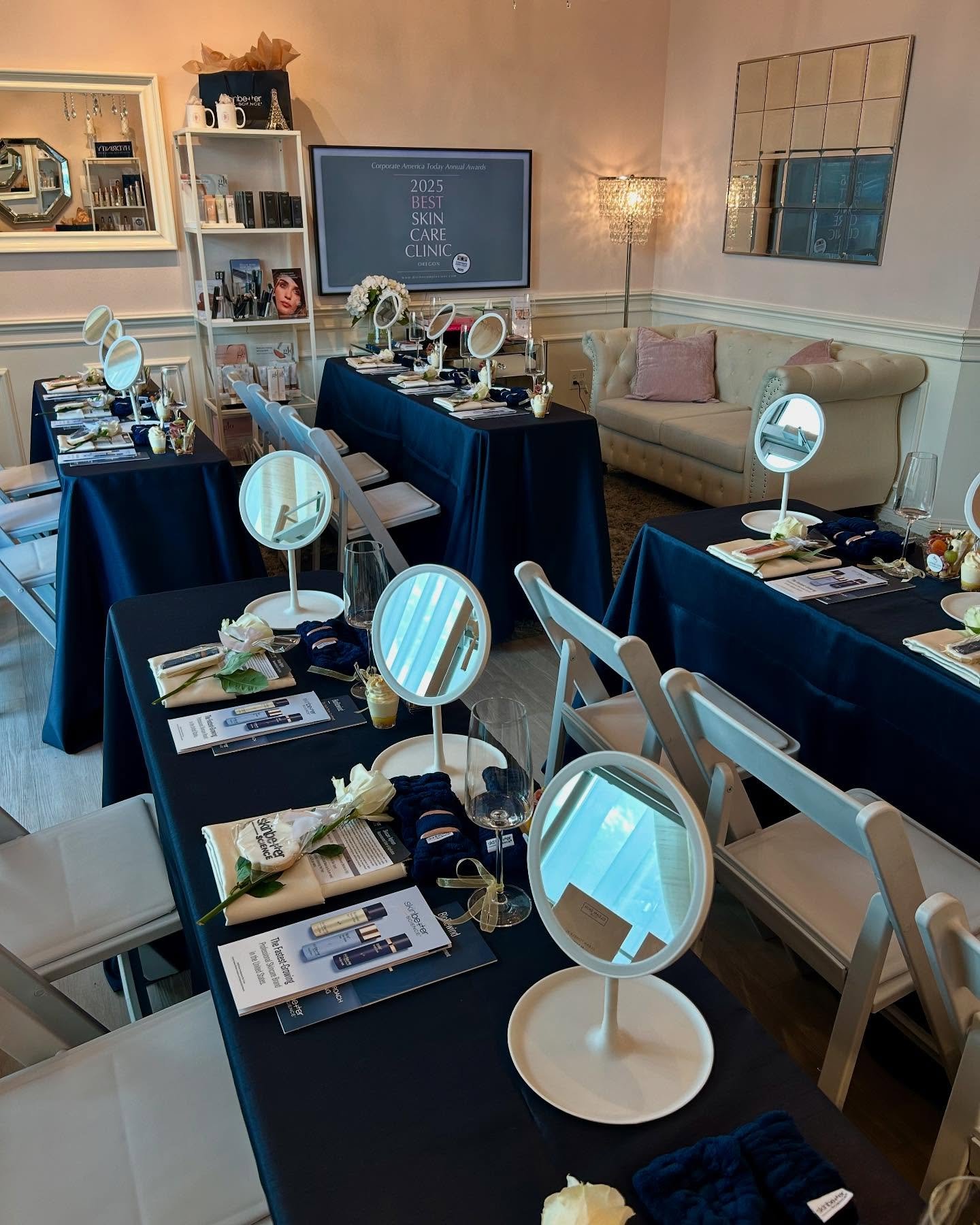 @skinbetter client event with our lovely friends at @divine_complexions 💗🫶 We truly enjoyed every detail that went into this evening! 

@gatherandgivepdx 
@luxsucredesserts 
@ardeneventcollective 
@eventsunlimitedpics
@landmasswines 

Did you know 
