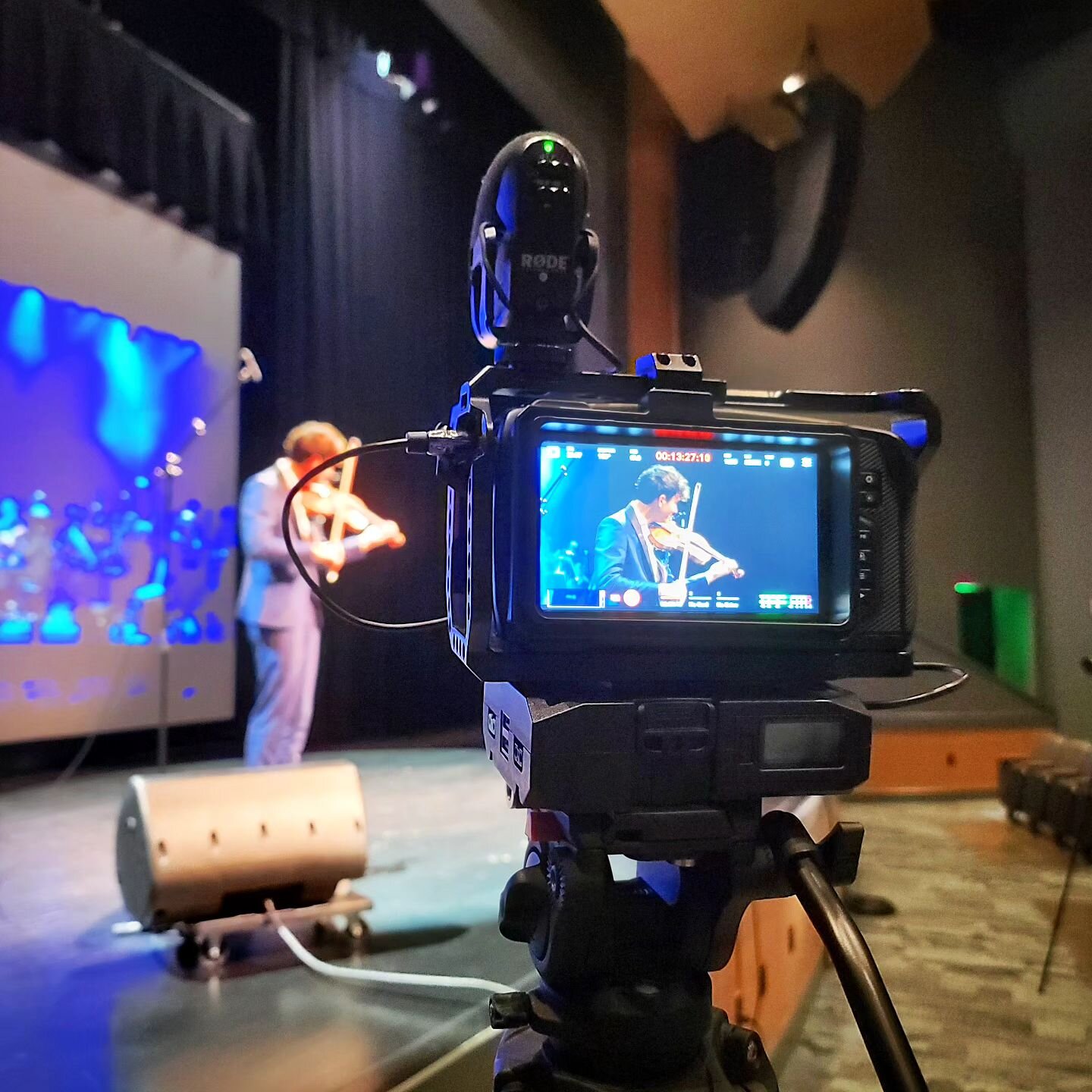My set up from a recent filming at @tribbyartscenter in #FortMyers. Using my #bmpcc4k powered by @coreswx Powerbase EDGE Battery.

#videographer #videographernaples #coreswx #CoreCashContest #digitalcinema #videoproduction