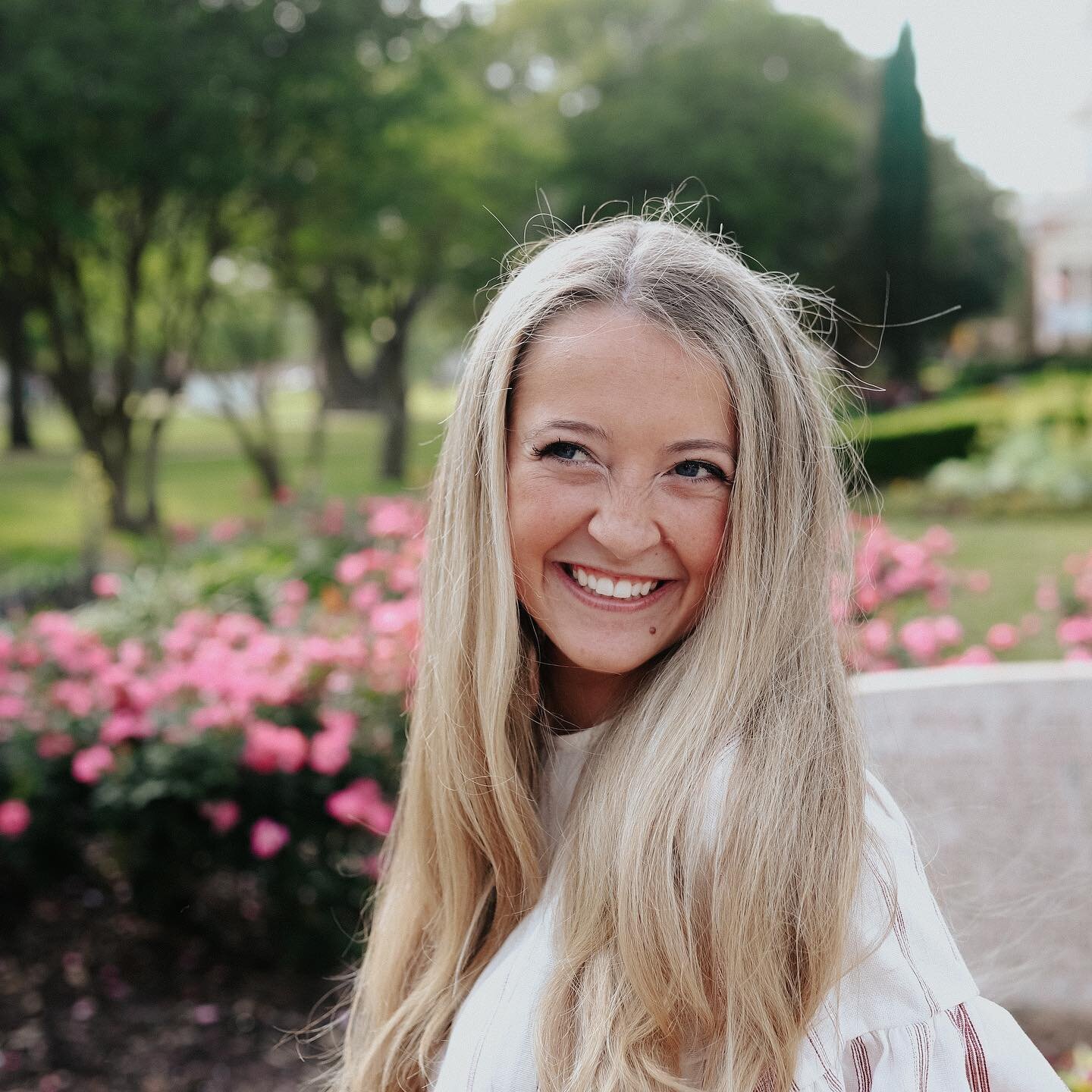 meet Lindsey !!!

Lindsey is a part of the Lovely team &amp; 
everything she has to say is SOLID GOLD👏🏻 

Lindsey walks in an intimacy with God that is so beautiful, grace-filled, and abounding with love. Everything she does is intentional, seasone
