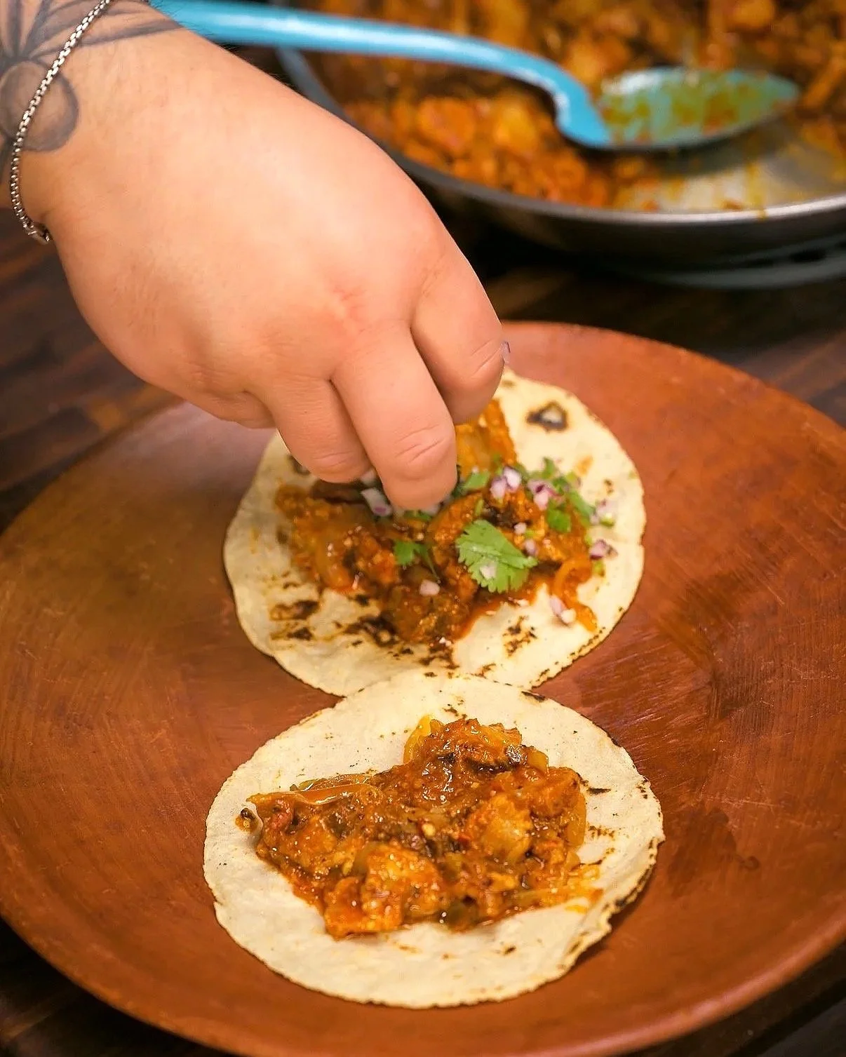 GUISADO de CHICHARRÓN – Saucy, Smoky, and Built for Tortillas