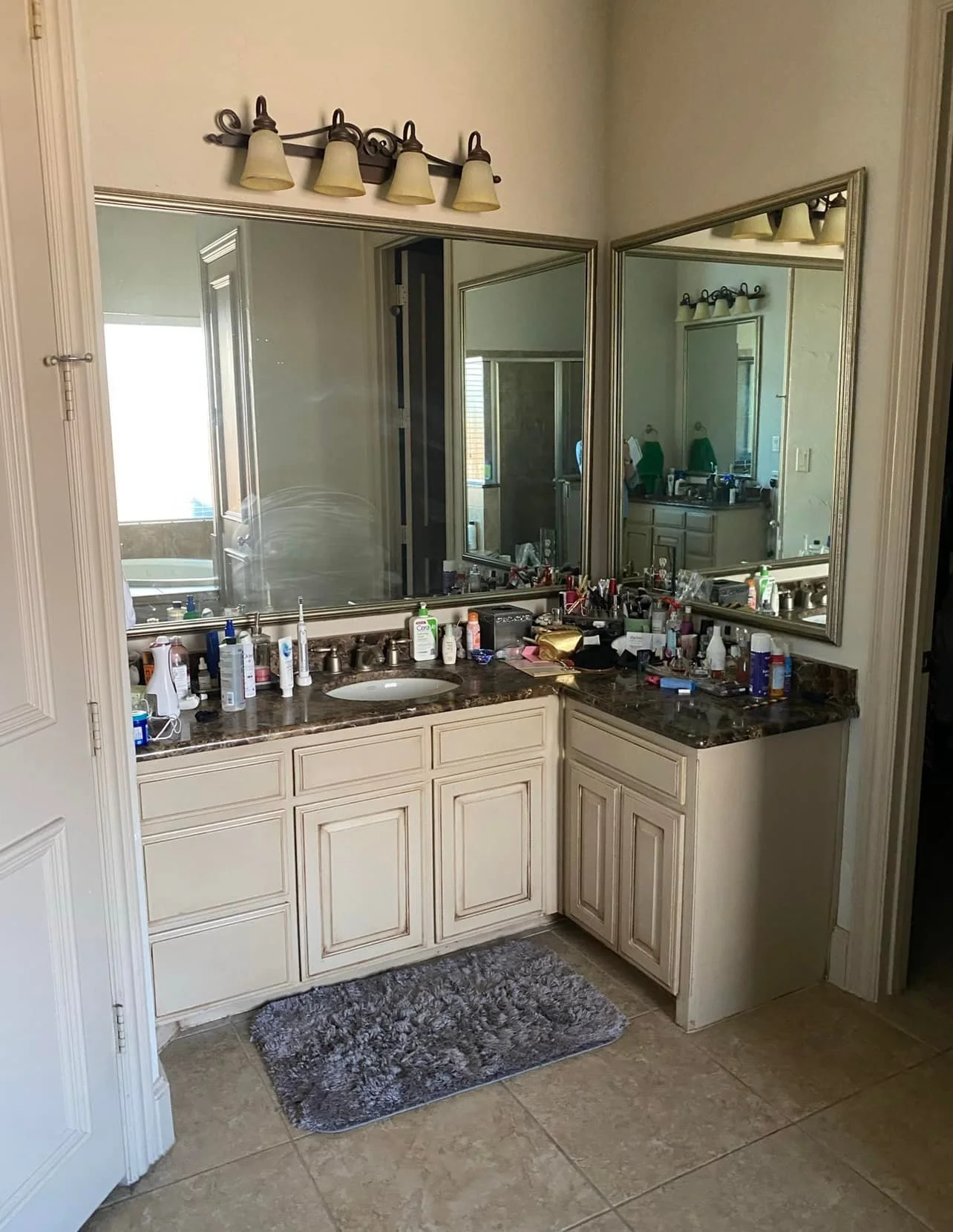 azizi bathroom before 1.jpg