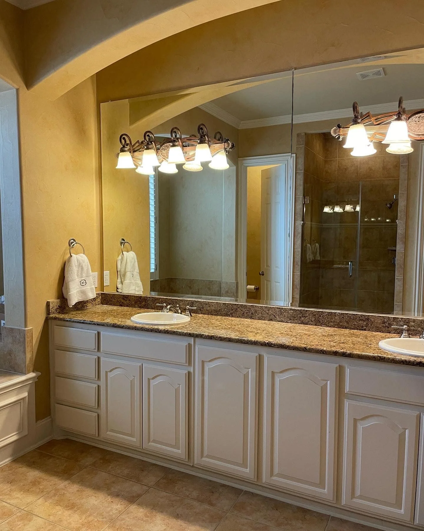 andi bathroom before.jpg