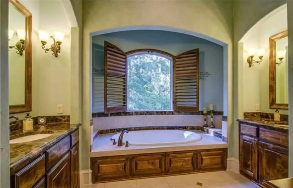 miller bathroom before.jpg