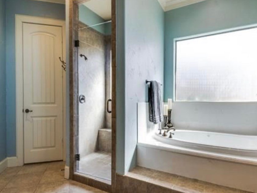 hess bathroom before.jpg