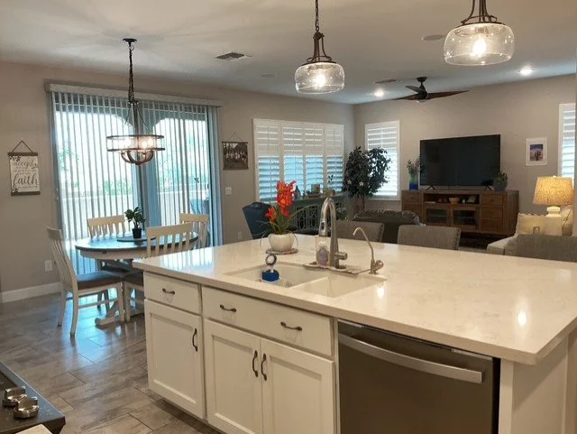 breakfast bar LR.jpg