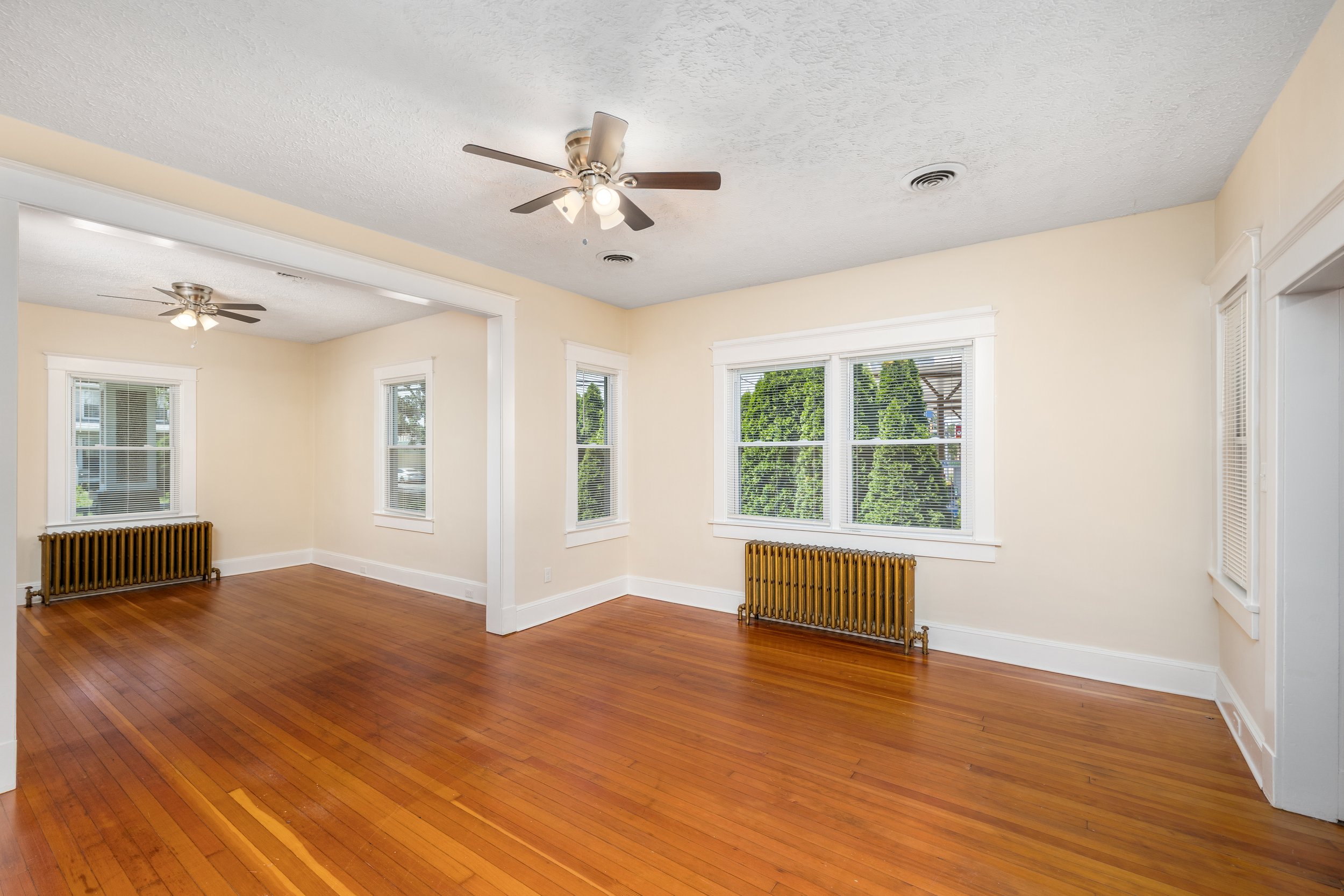Dining room 2 (1).jpg