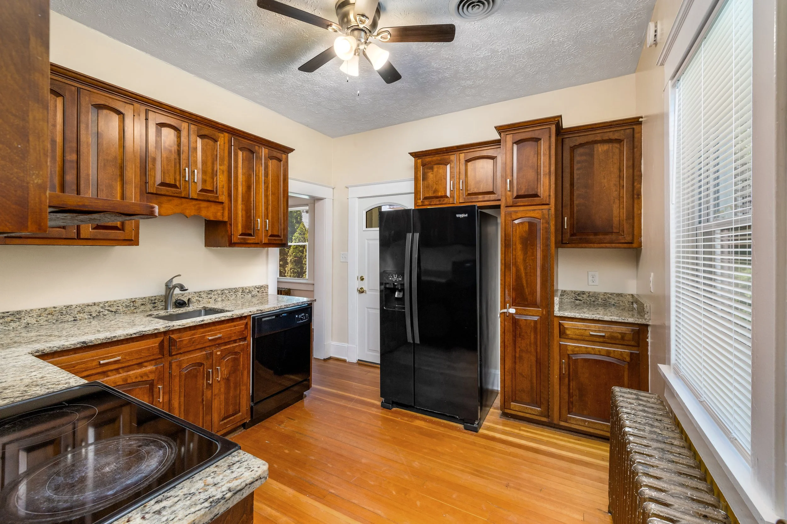 kitchen 2 (2).jpg