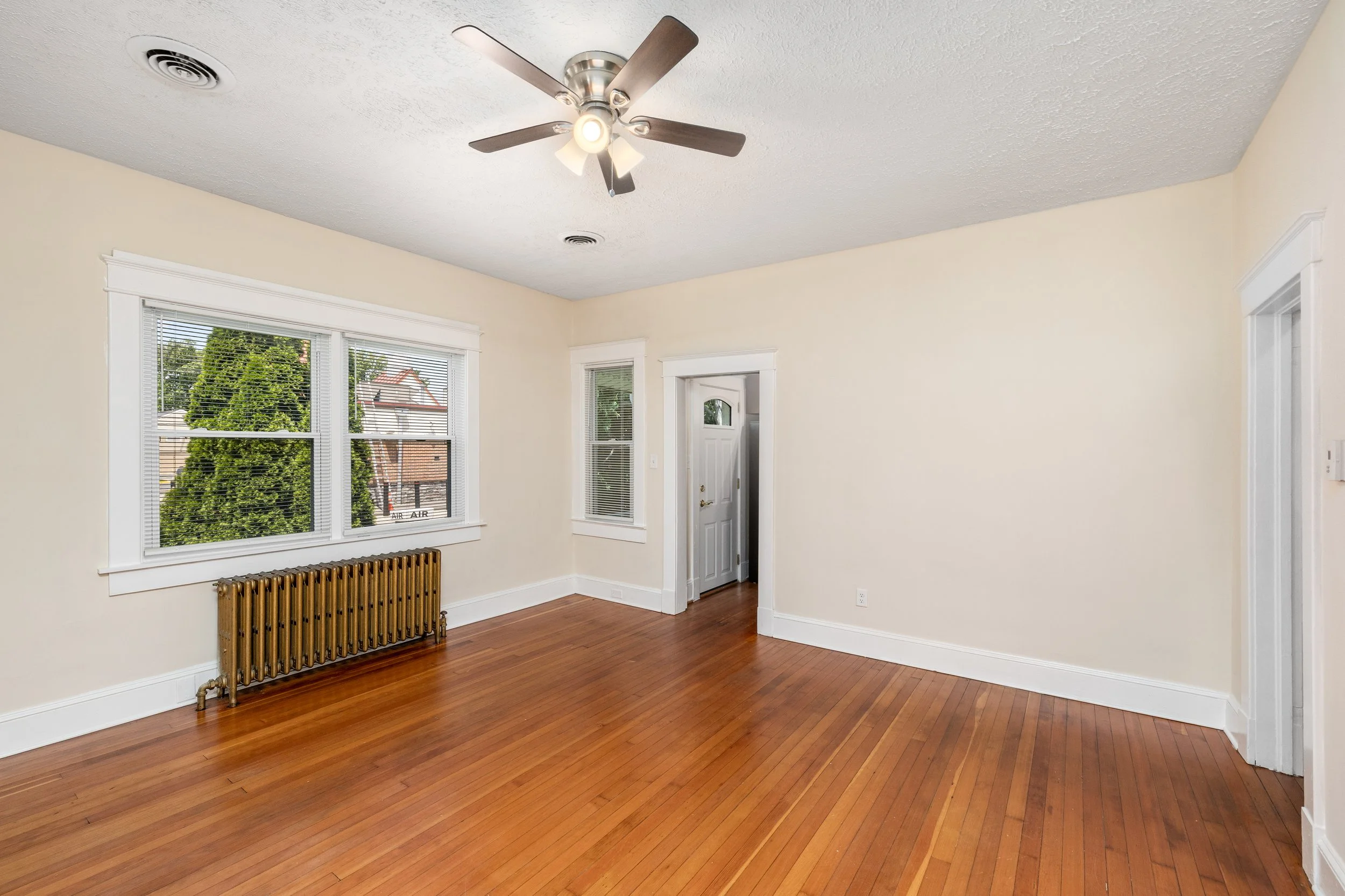 dining room 1 (1).jpg