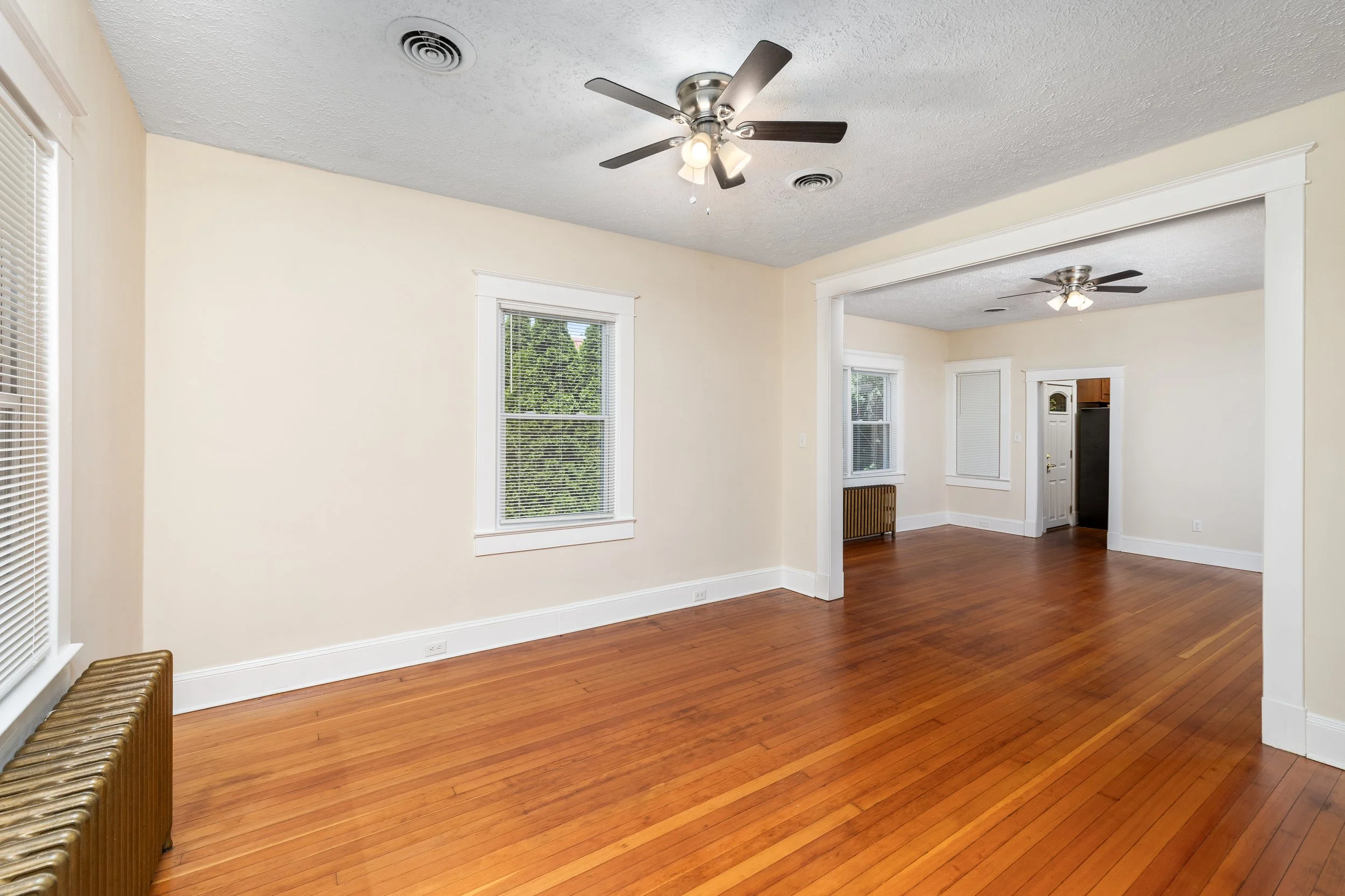 living room 2 (1).jpg