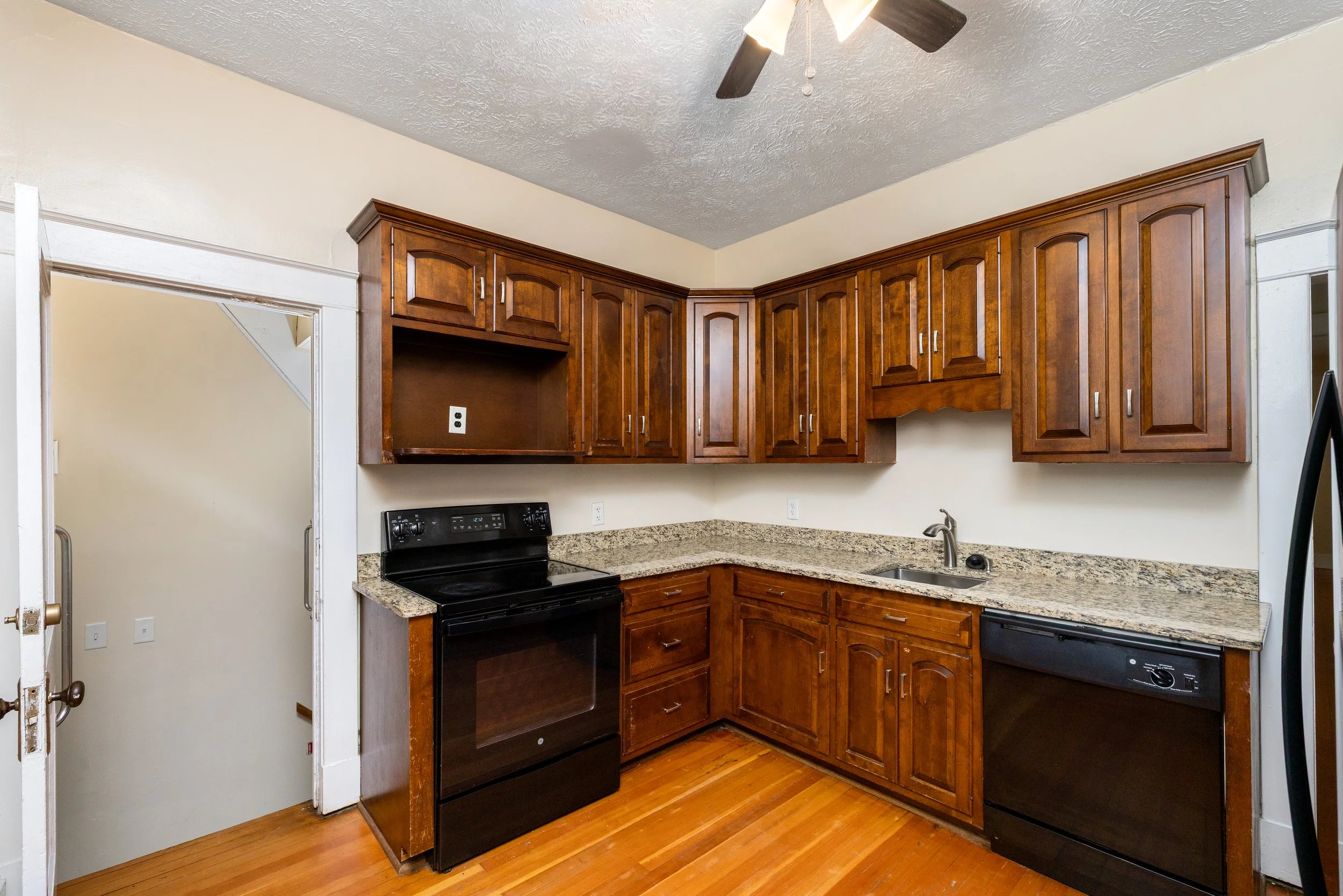 kitchen 4 (1).jpg