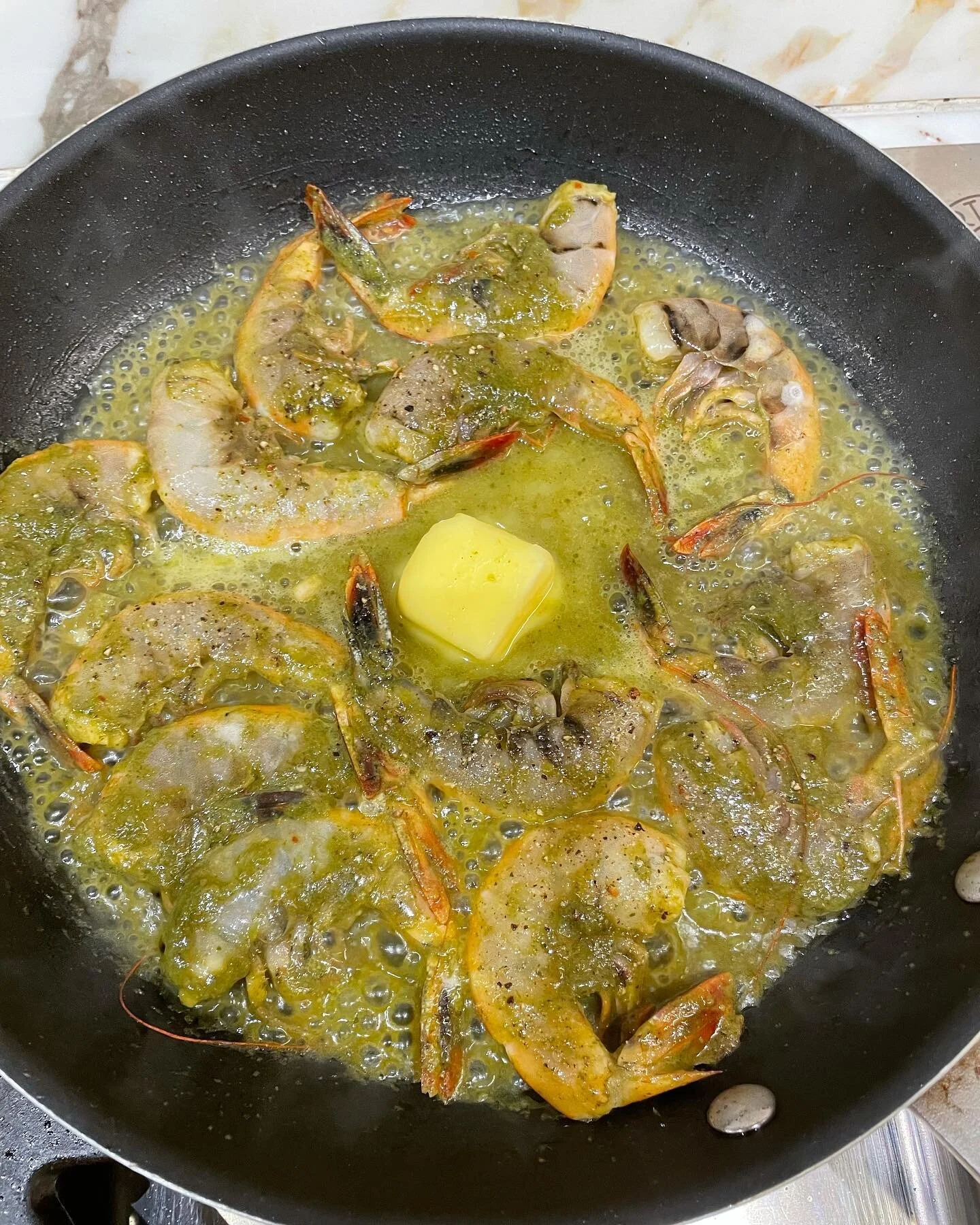 Loma + 🦐 + 🧈 = 🤤