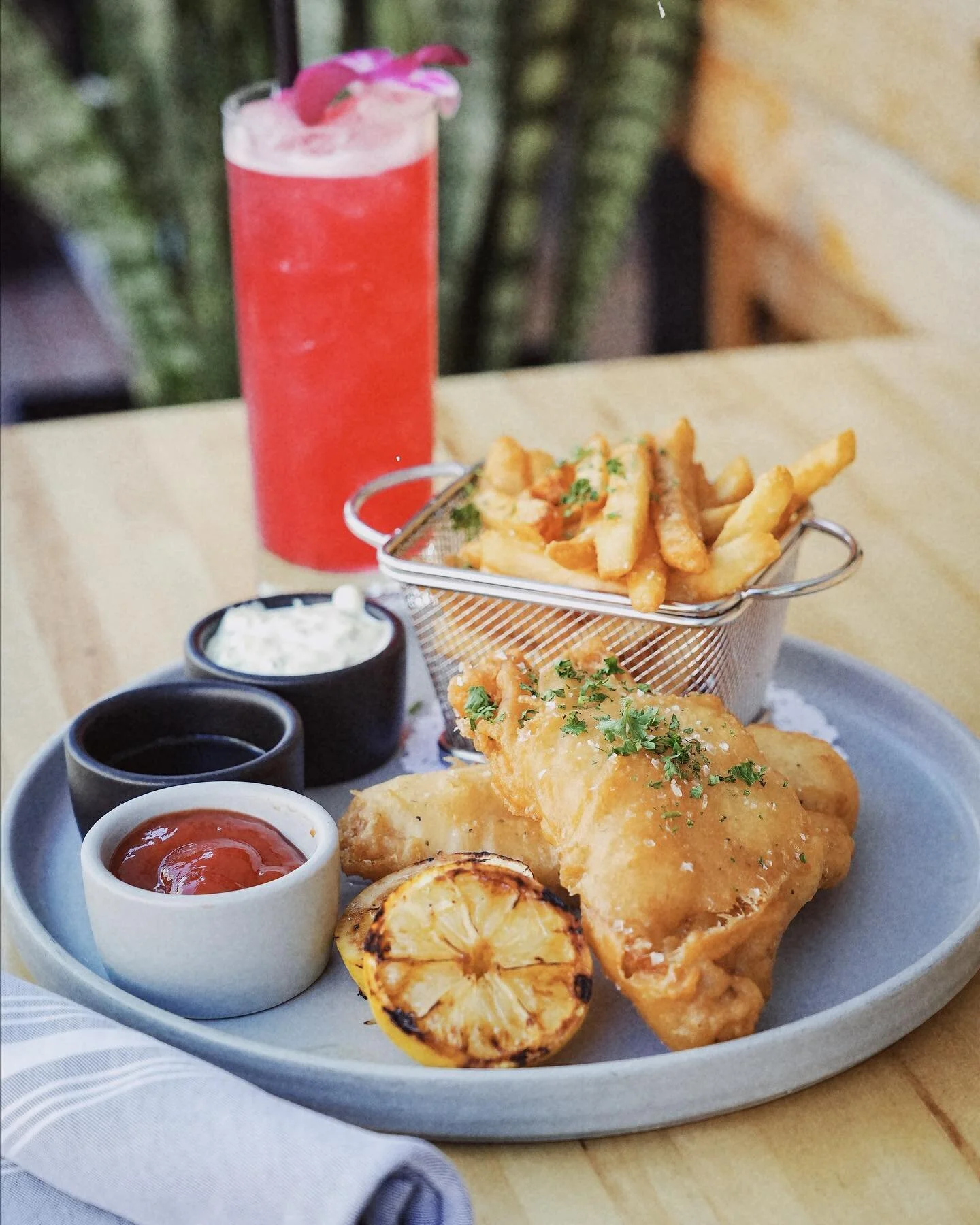 Fishin&rsquo; for chips. 🎣🍽