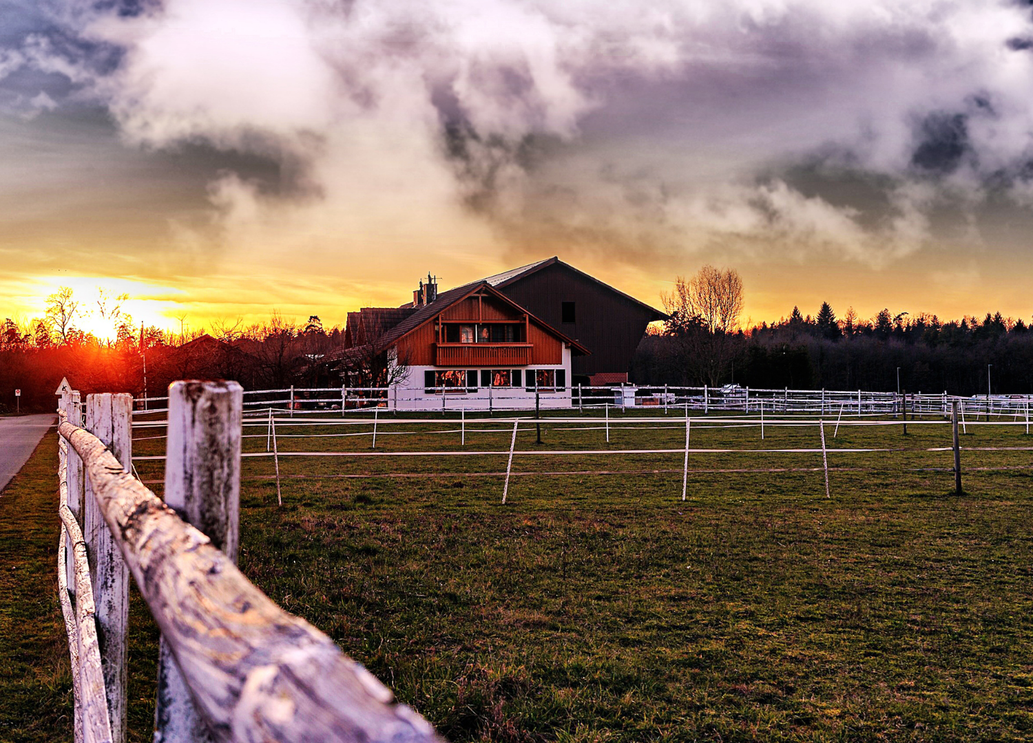 RURAL FARMHOUSES - The tranquility and space of life in America's Heartland. Looking for acreage for a small farm? McLean County has areas throughout the county to suit you.  