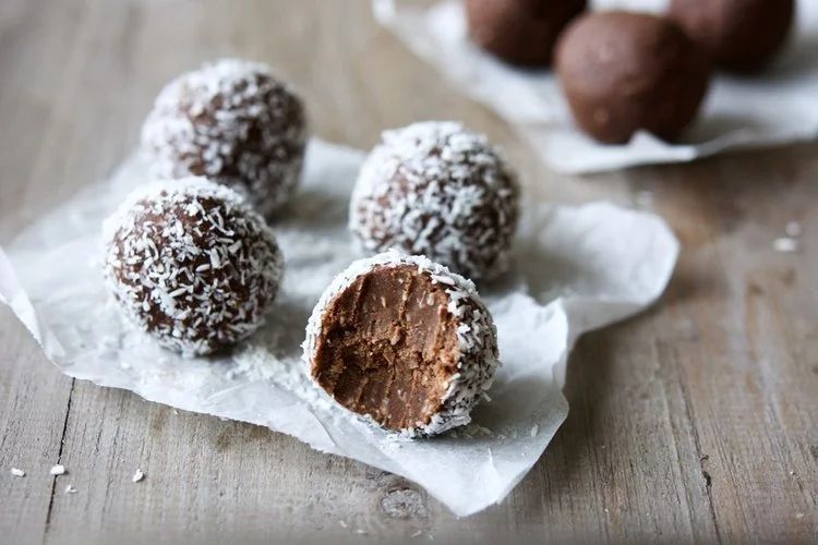 CHOCOLATE PROTEIN BALLS