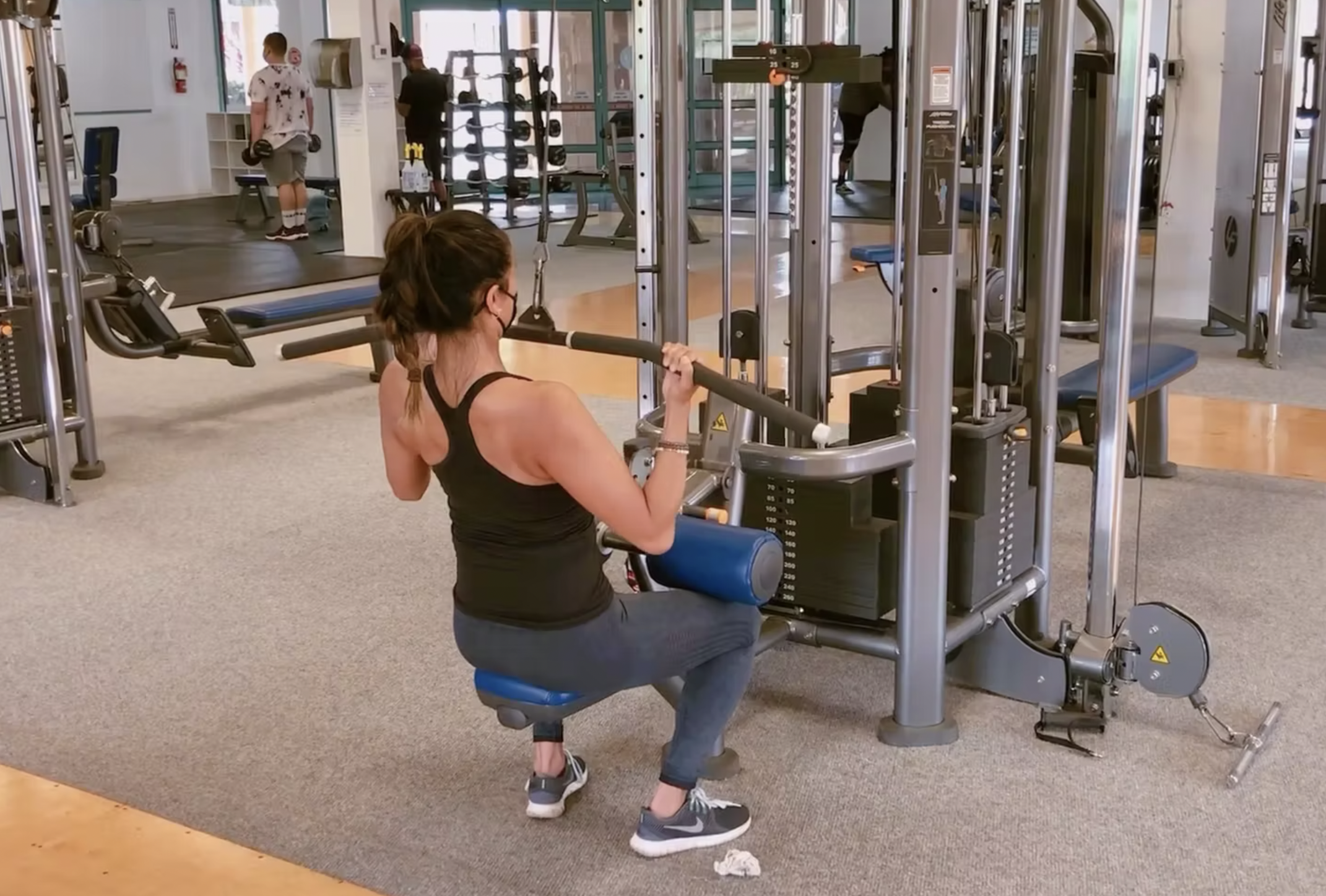 Wide Underhand Grip Lat Pull Down