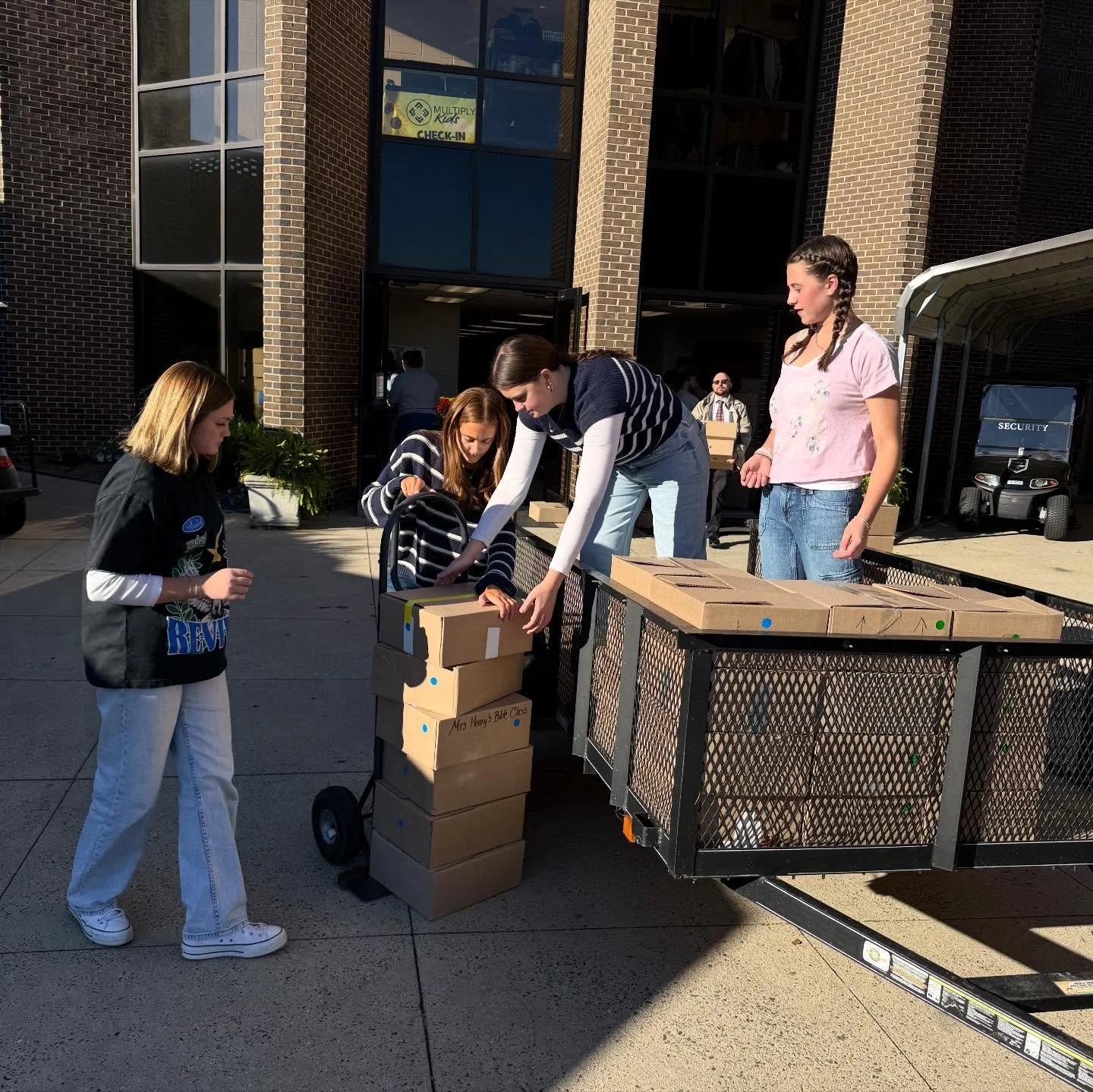 We have an exciting Project Kindness update! Because of the generosity of our students and families, Concord Academy was able to donate:
💙 706 kindness boxes
💛13,000 pounds of food
💙$3,125 in monetary donations 

Our amazing NHS students transport
