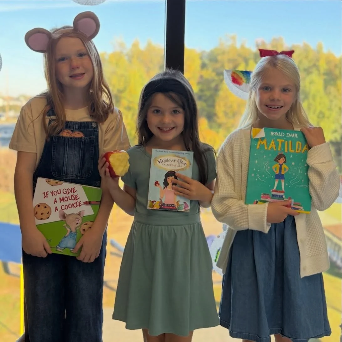 Our 3rd graders brought their favorite books to life during the Book Character Parade! From beloved classics to exciting adventures, our halls were filled with creativity and some very familiar faces! What a fun way to celebrate the joy of reading! ❤