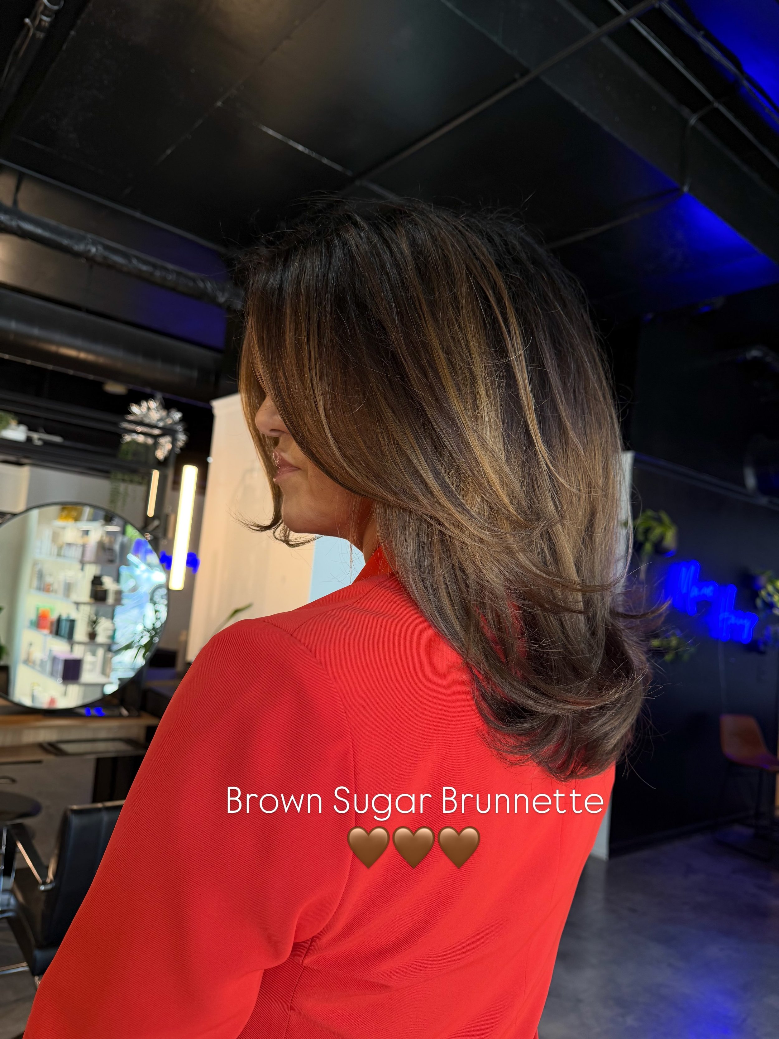 BRUNETTE, BUT GIVE IT  DIMENSION🤎✨

Soft dimension. Seamless blending. Rich brunette tones. 😍

This is your sign that brunette does NOT have to mean flat or boring.

✨ Low-maintenance
✨ Dimensional
✨ Soft + natural
✨ Grows out beautifully

Ready fo