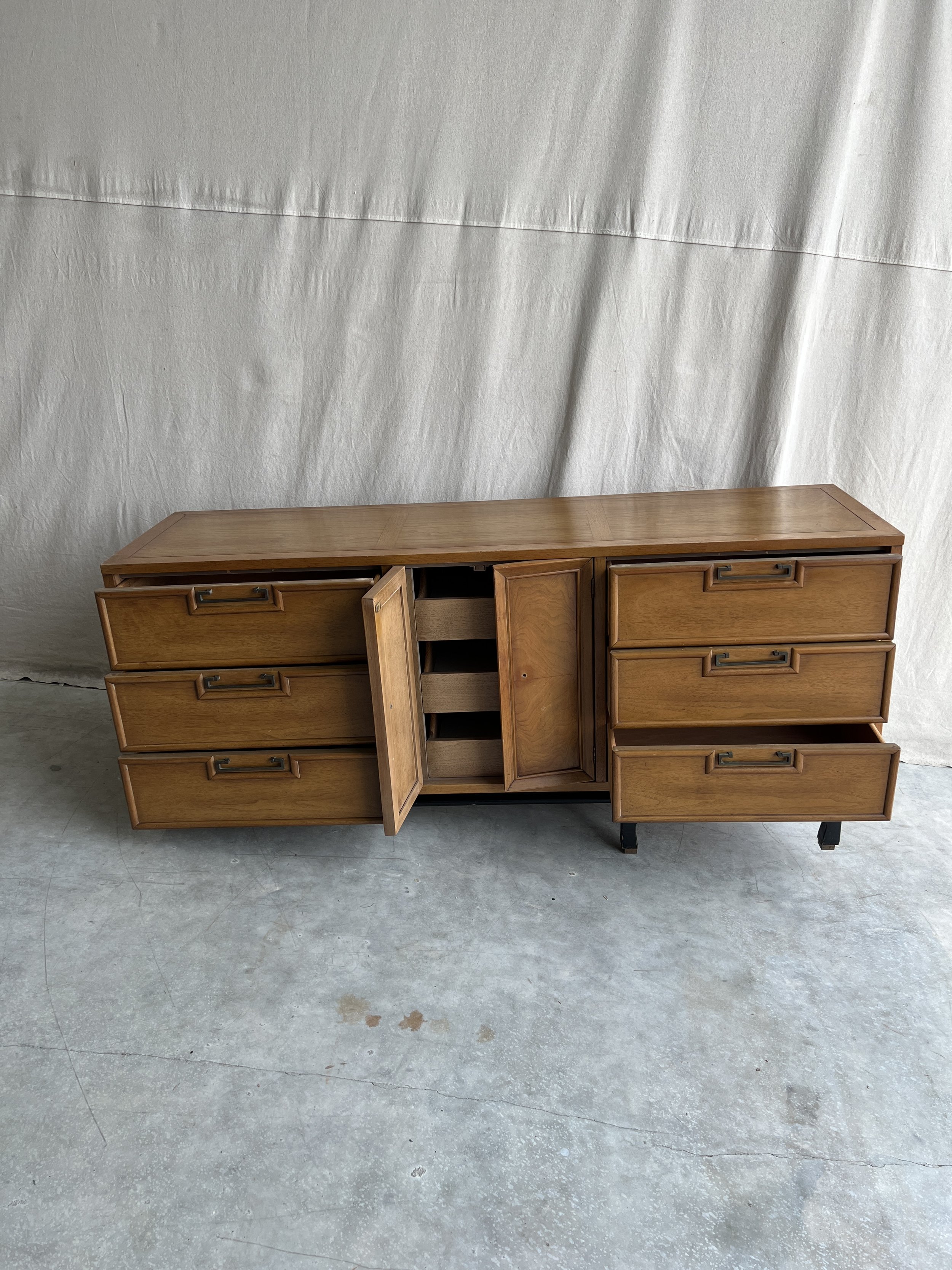 Chinoiserie Dresser / Wood base will be added