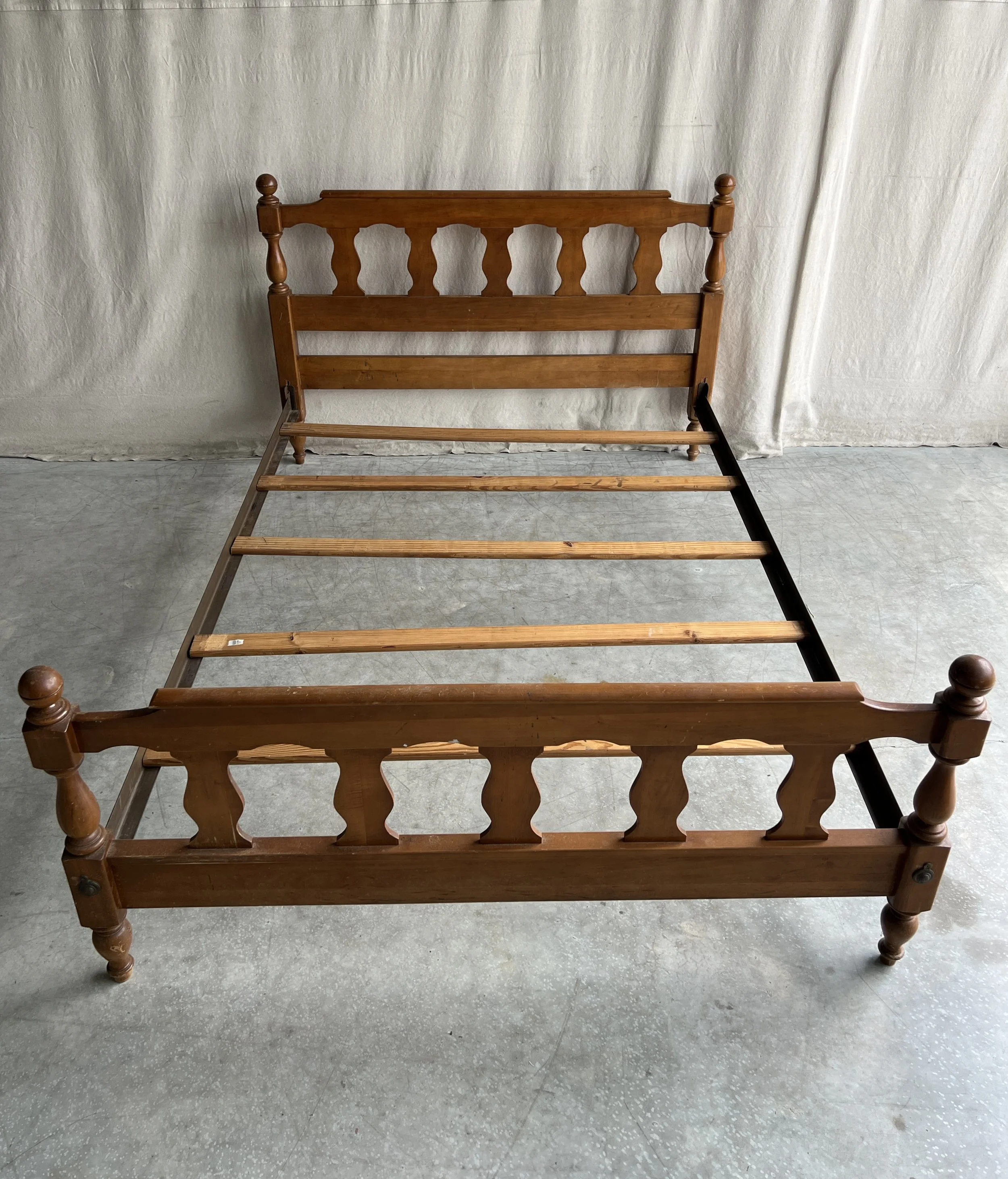 Flanders Maple Full Size Bed Set