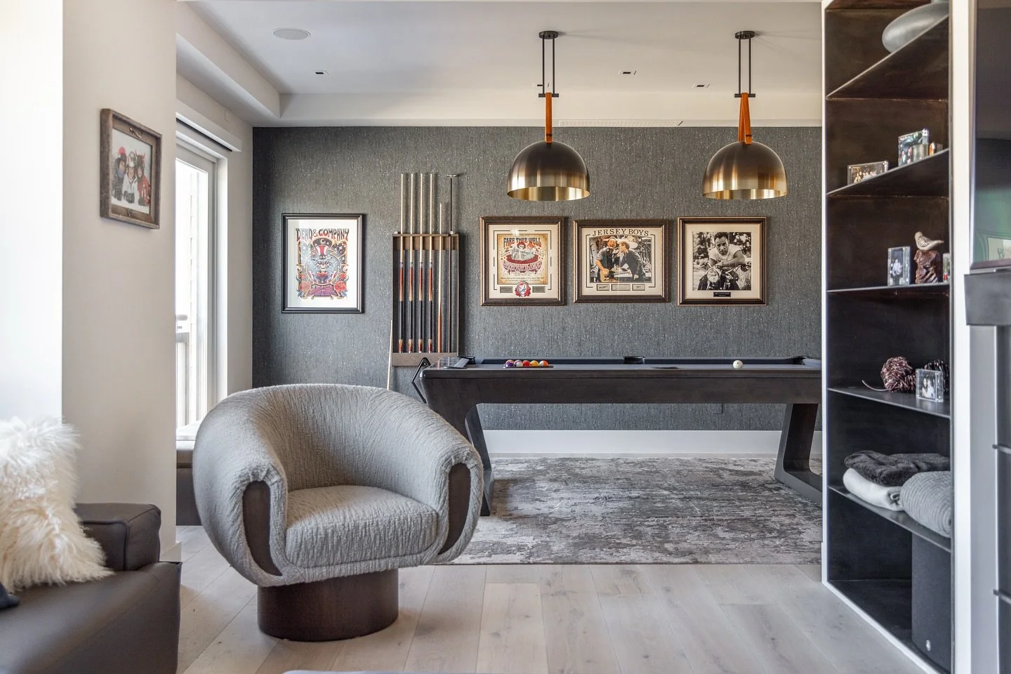 One of my favorite reasons why I love designing homes is to design spaces that makes family and friends gather. For this home it was creating a space that college kids wanted to come back home and hang with the parents. Designing homes is all about m