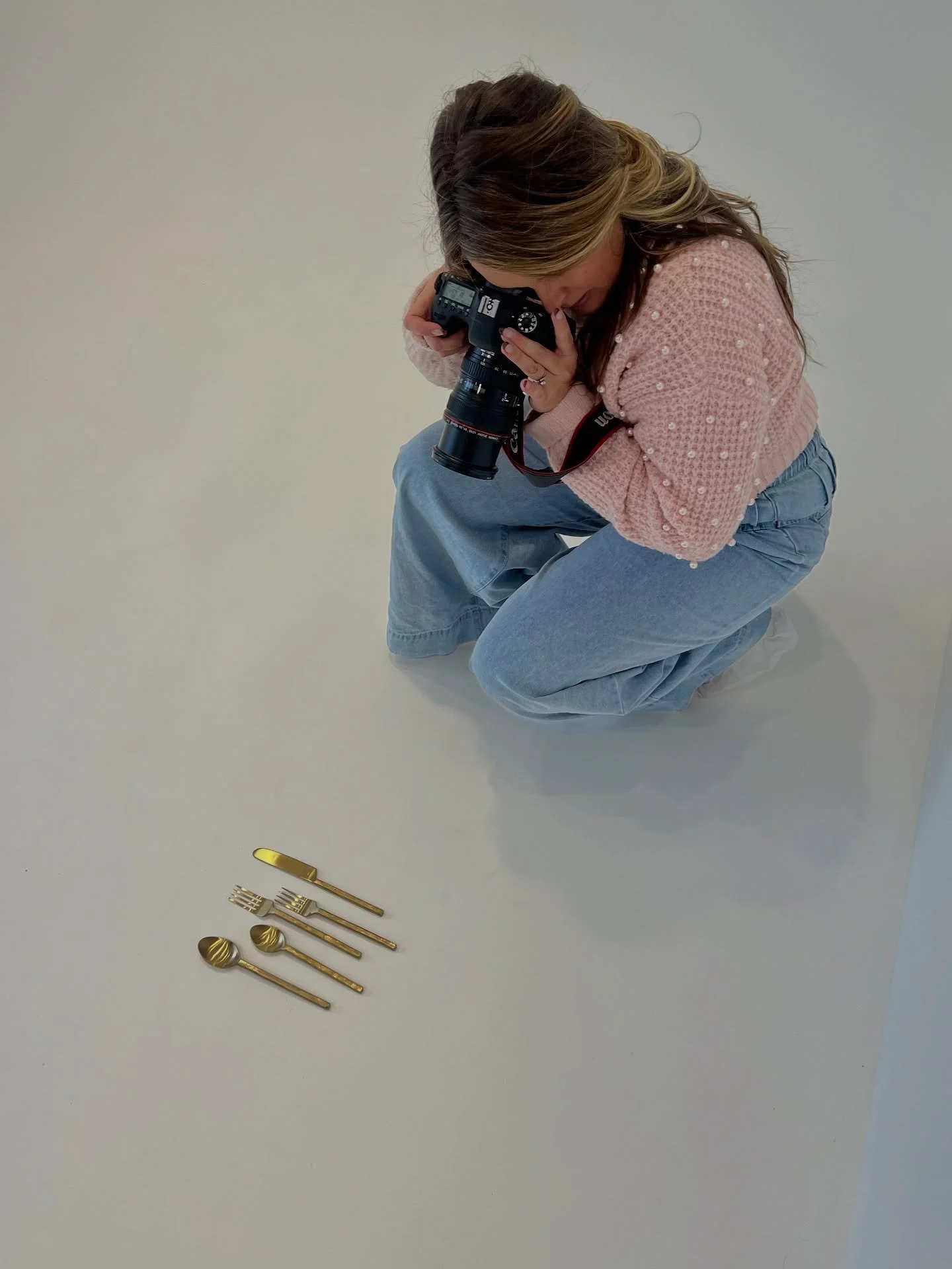 Working on something fun and different for me today! S/O to @dottieandjo.studio for letting me use their cute studio 🫶🏼