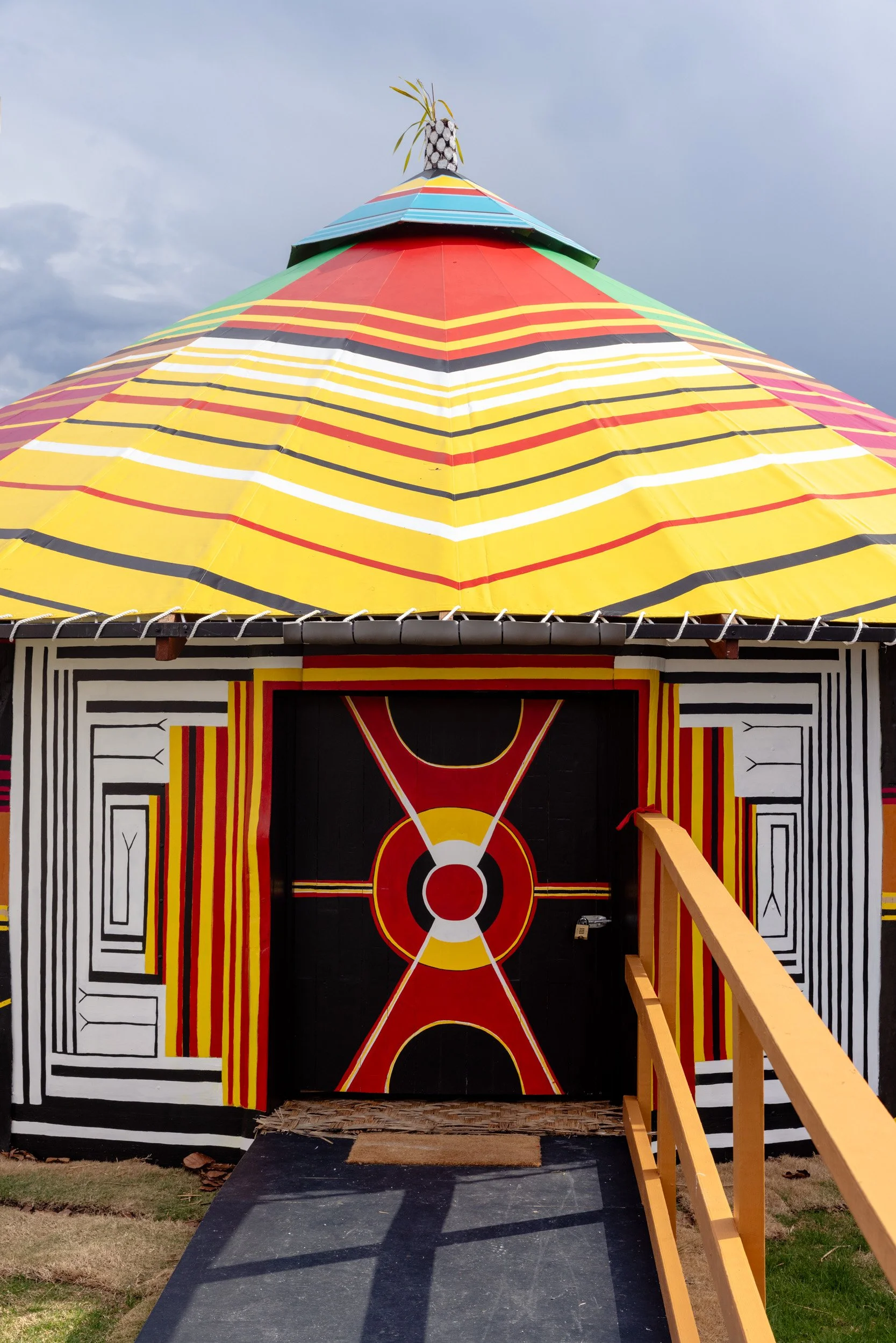 Installation view, Yuriyal Bridgeman, Suna (Middle Ground), UQ Art Museum, 2025. Photo: Joe Ruckli. 