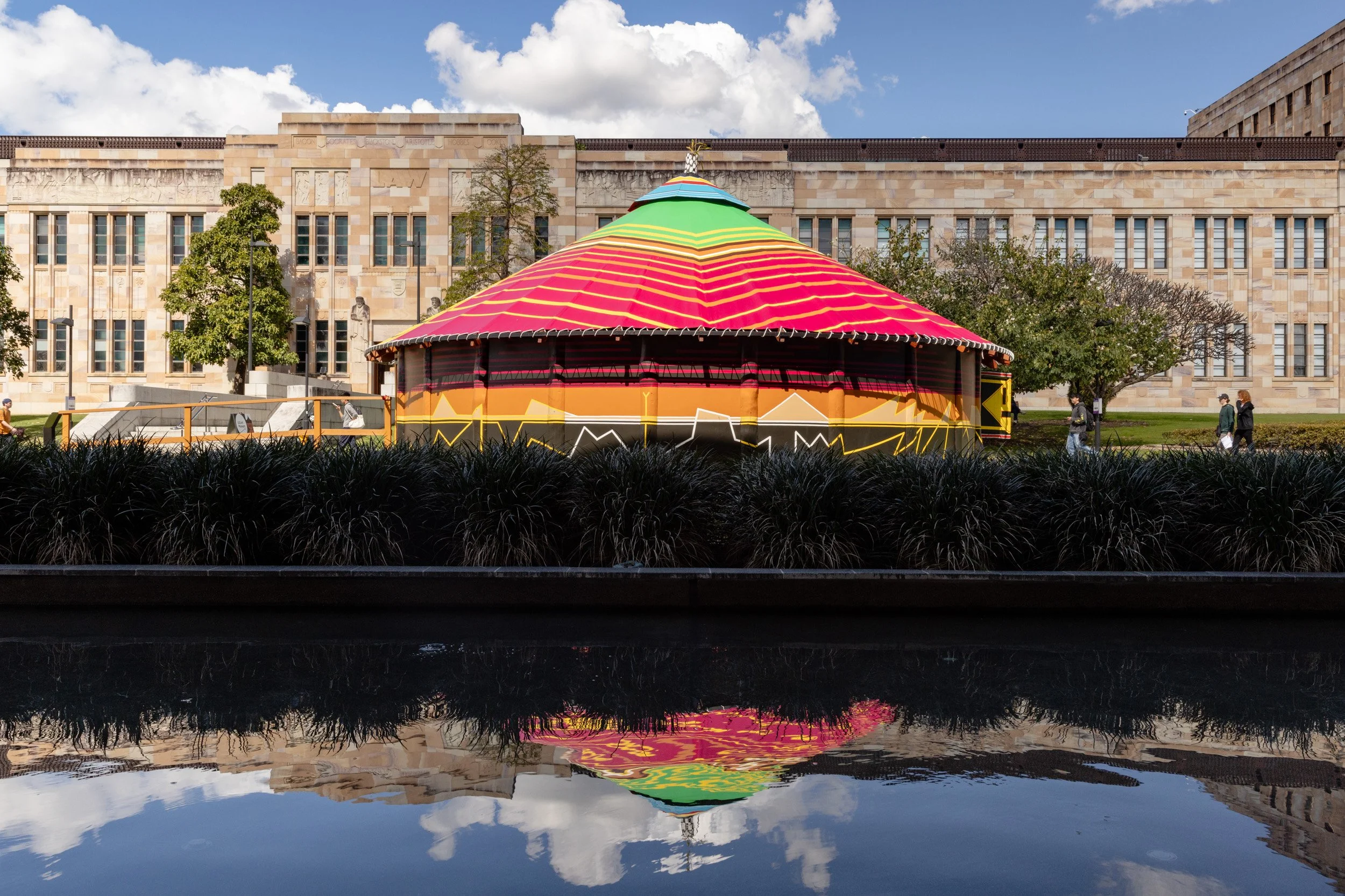 Installation view, Yuriyal Bridgeman, Suna (Middle Ground), UQ Art Museum, 2025. Photo: Joe Ruckli. 
