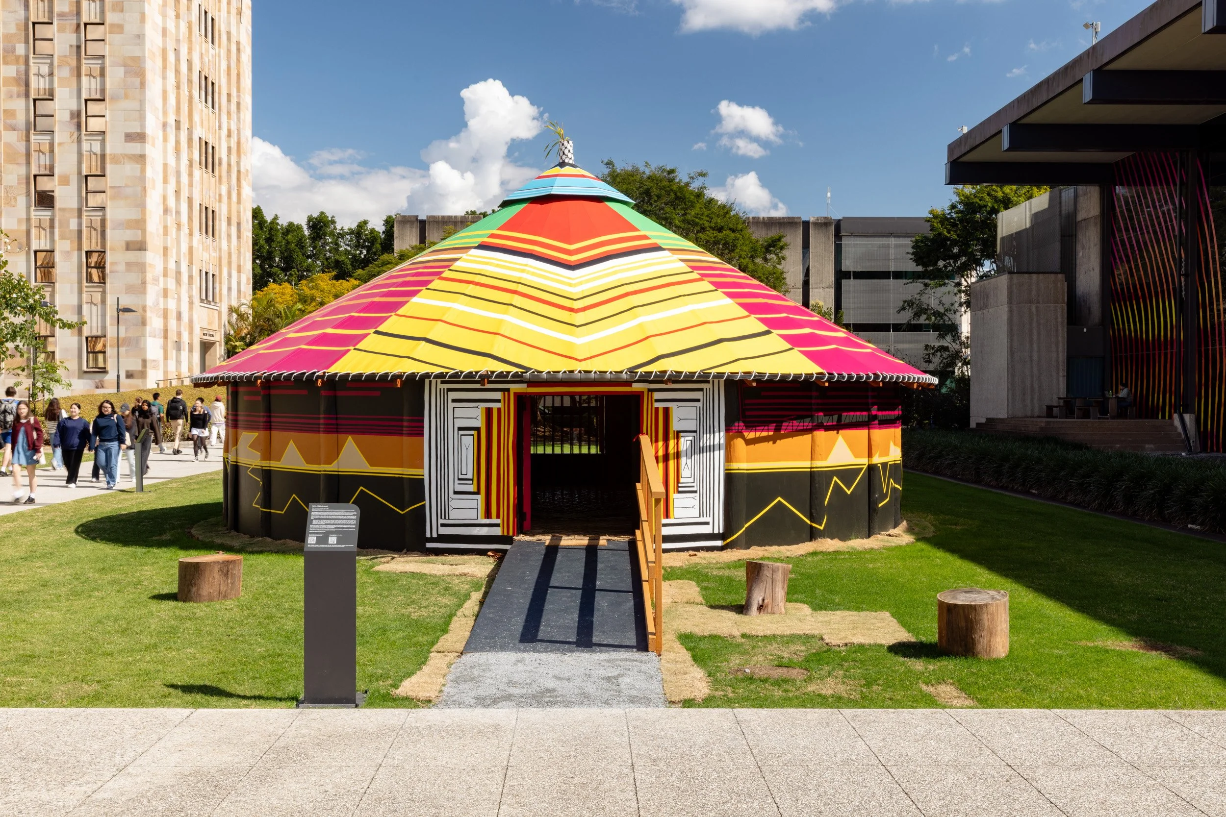 Installation view, Yuriyal Bridgeman, Suna (Middle Ground), UQ Art Museum, 2025. Photo: Joe Ruckli. 