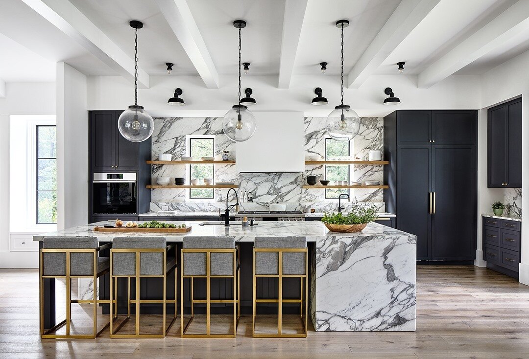 ISN&rsquo;T IT MARBLE-OUS!?⠀⠀⠀⠀⠀⠀⠀⠀⠀
⠀⠀⠀⠀⠀⠀⠀⠀⠀
A little modern, a little organic + a little GLAM! All my FAVE vibes!! ⠀⠀⠀⠀⠀⠀⠀⠀⠀
⠀⠀⠀⠀⠀⠀⠀⠀⠀
The most 🖤felt thanks to our incredible architect @carmelgreer for designing this unreal space that we have the