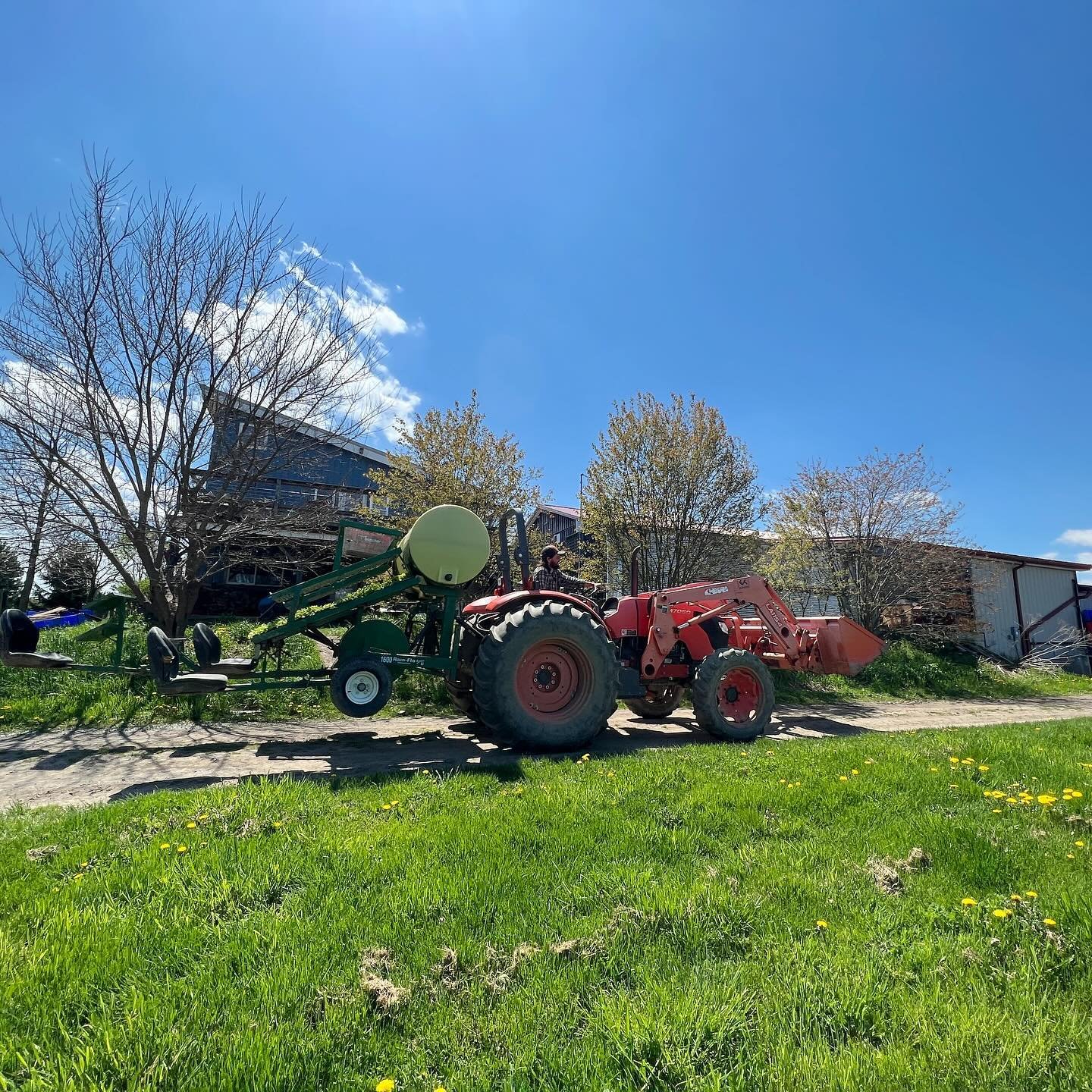 The crew at @stickandstonefarm ready to put some transplants in the field on a sunny May Day ☀️ 

Carrie, Jesse, Michael and Abby have been holding down the fort through the off season, and the rest of the crew will be arriving any day now 🧑&zwj;🌾 