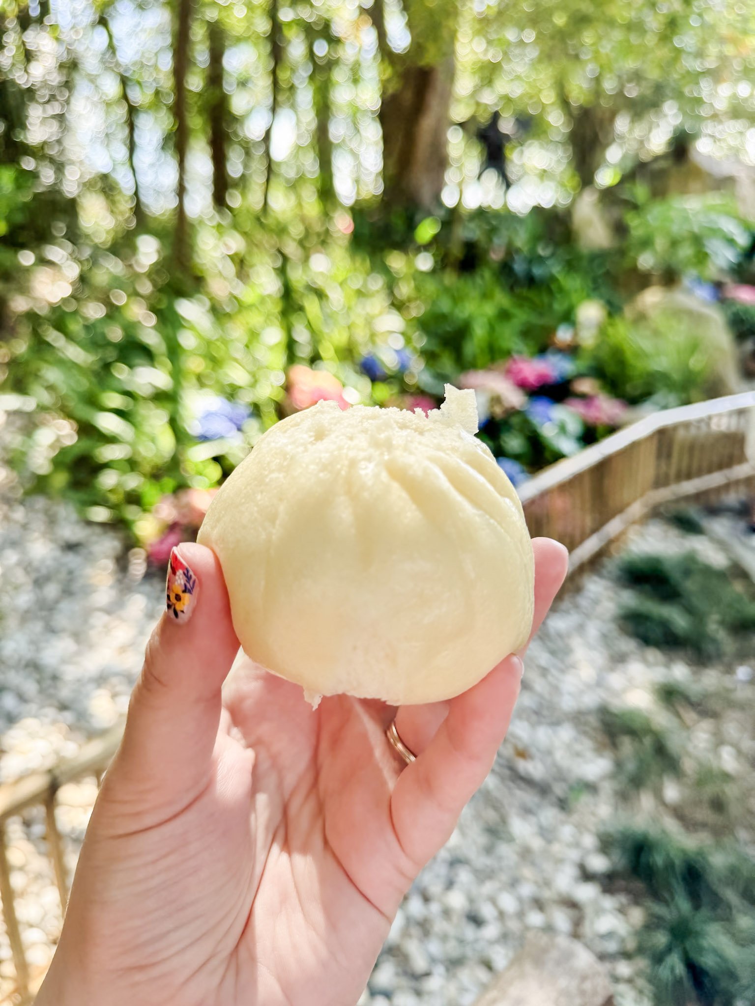 Steam Bun filled with Vegetables and Plant-based Soy Meat (plant-based)