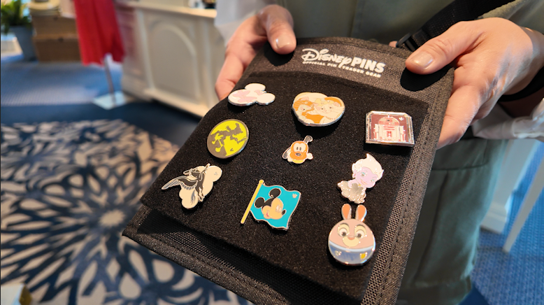 Grand Floridian Cast Member Pin Trading Satchel.png
