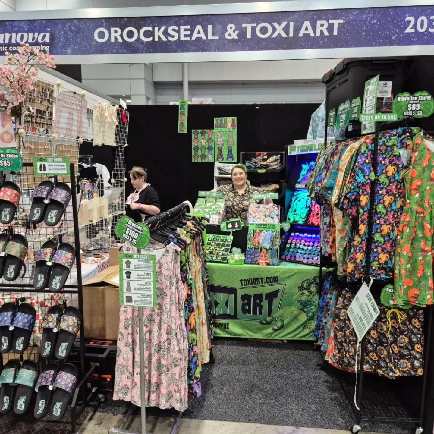 At Brisbane Supanova today with a wide selection of apparel including dresses, hawaiian shirts, boardshorts, tees, sandals and also enamel pins, microfibre cloths and stickers!!!

Come say hi ^^
We are at booth 2031 with Mochabun representing themsel