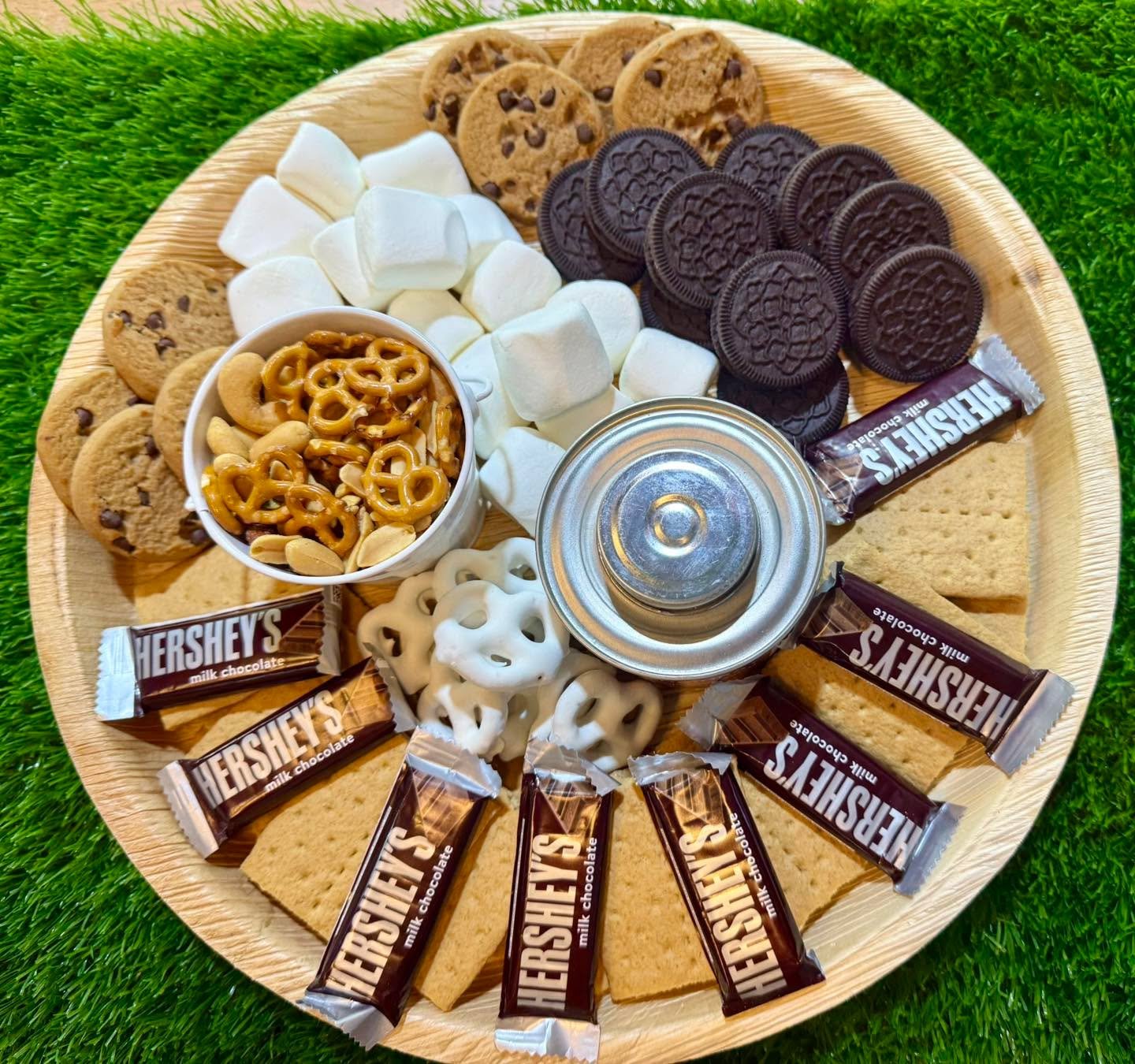 The website just keeps getting better!! New items are ready for SUMMERTIME!! Now only if our weather would participate 😎🍫🍓☀️🍪🍊
SMORES BOARD
SIMPLE, BUT FRESH FRUIT BOARD
STRAWBERRY FRUIT DIP
&& BE ON THE LOOK OUT FOR CHOCOLATE CREAM CHE